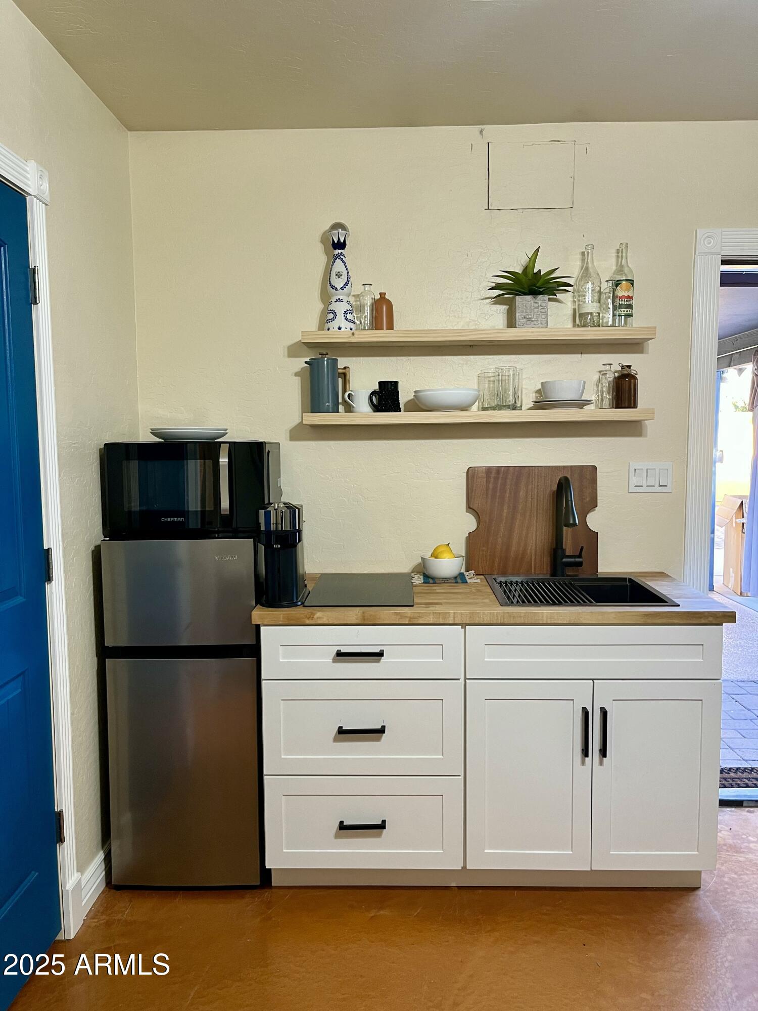 2511 E PINCHOT Avenue