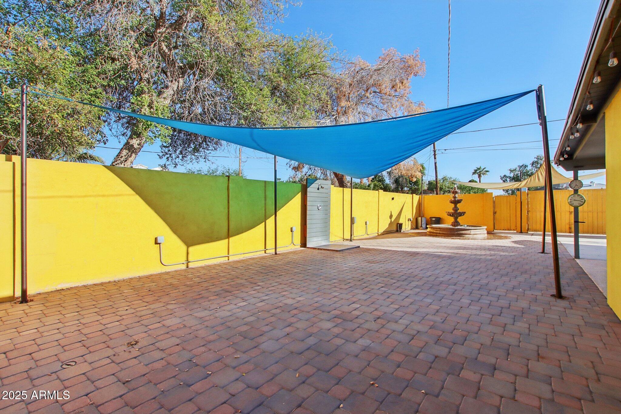 2511 E PINCHOT Avenue