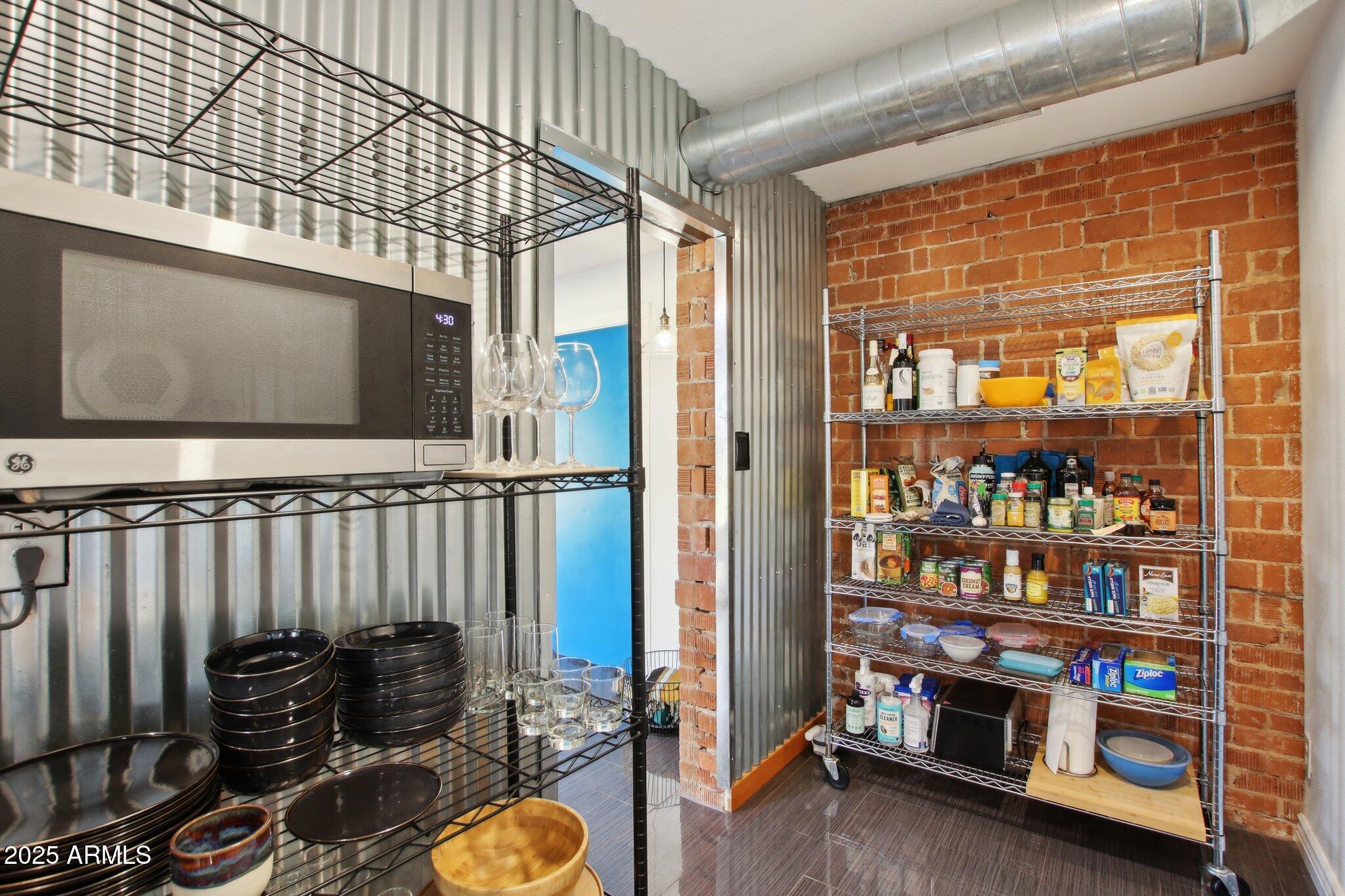 2511 E PINCHOT Avenue