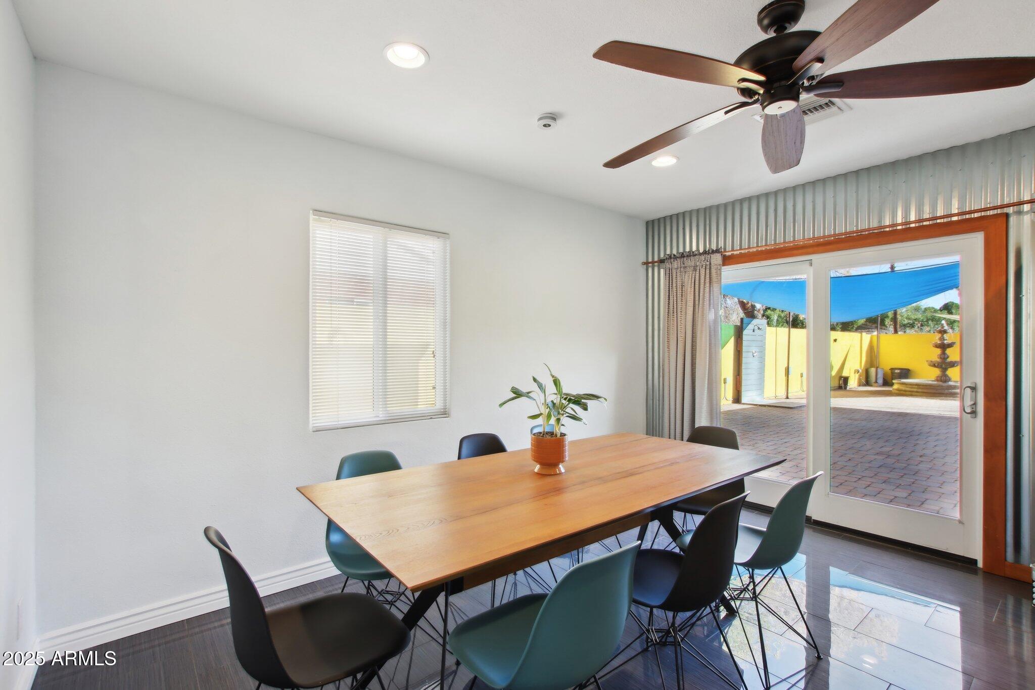 2511 E PINCHOT Avenue