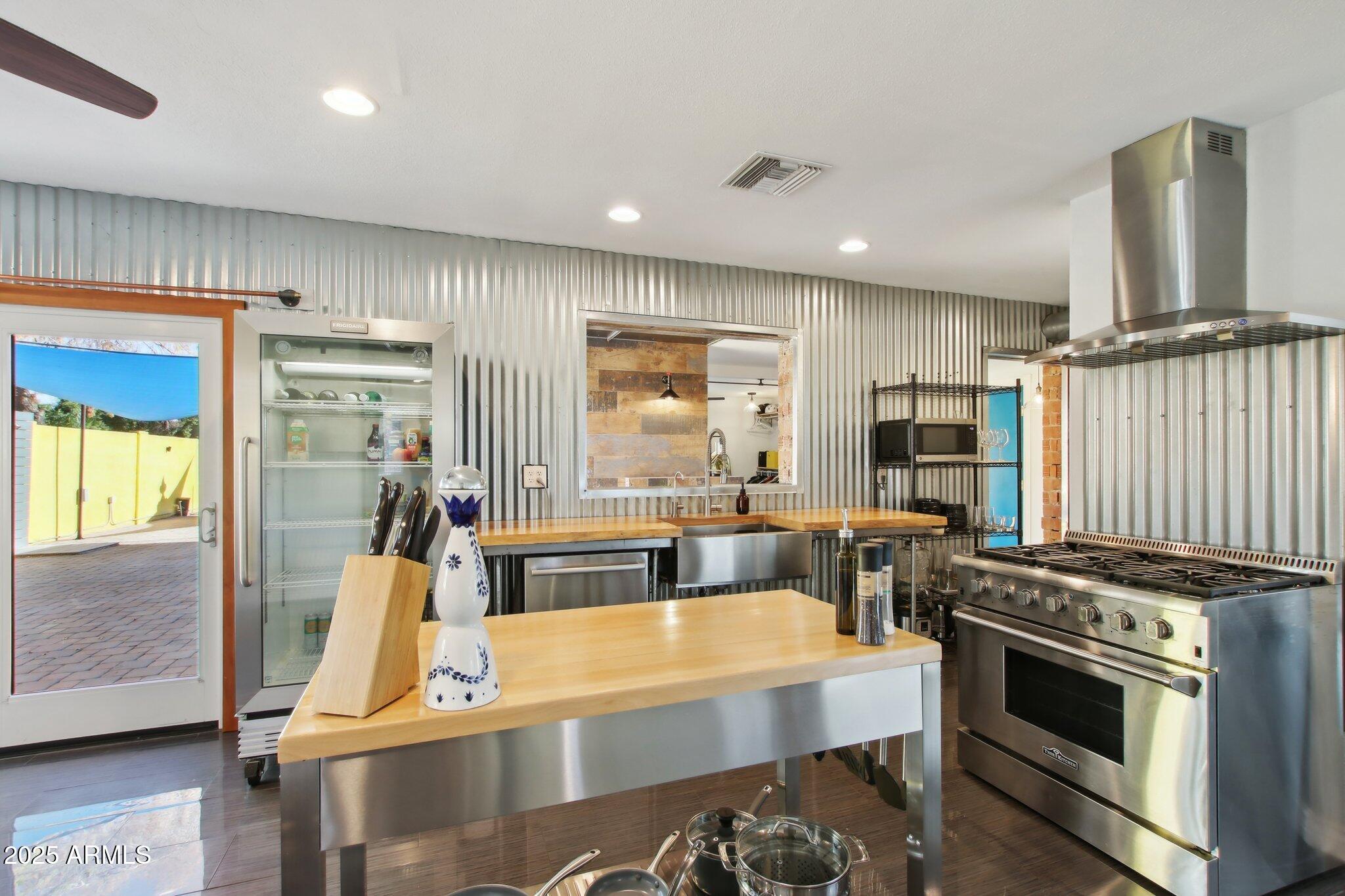 2511 E PINCHOT Avenue