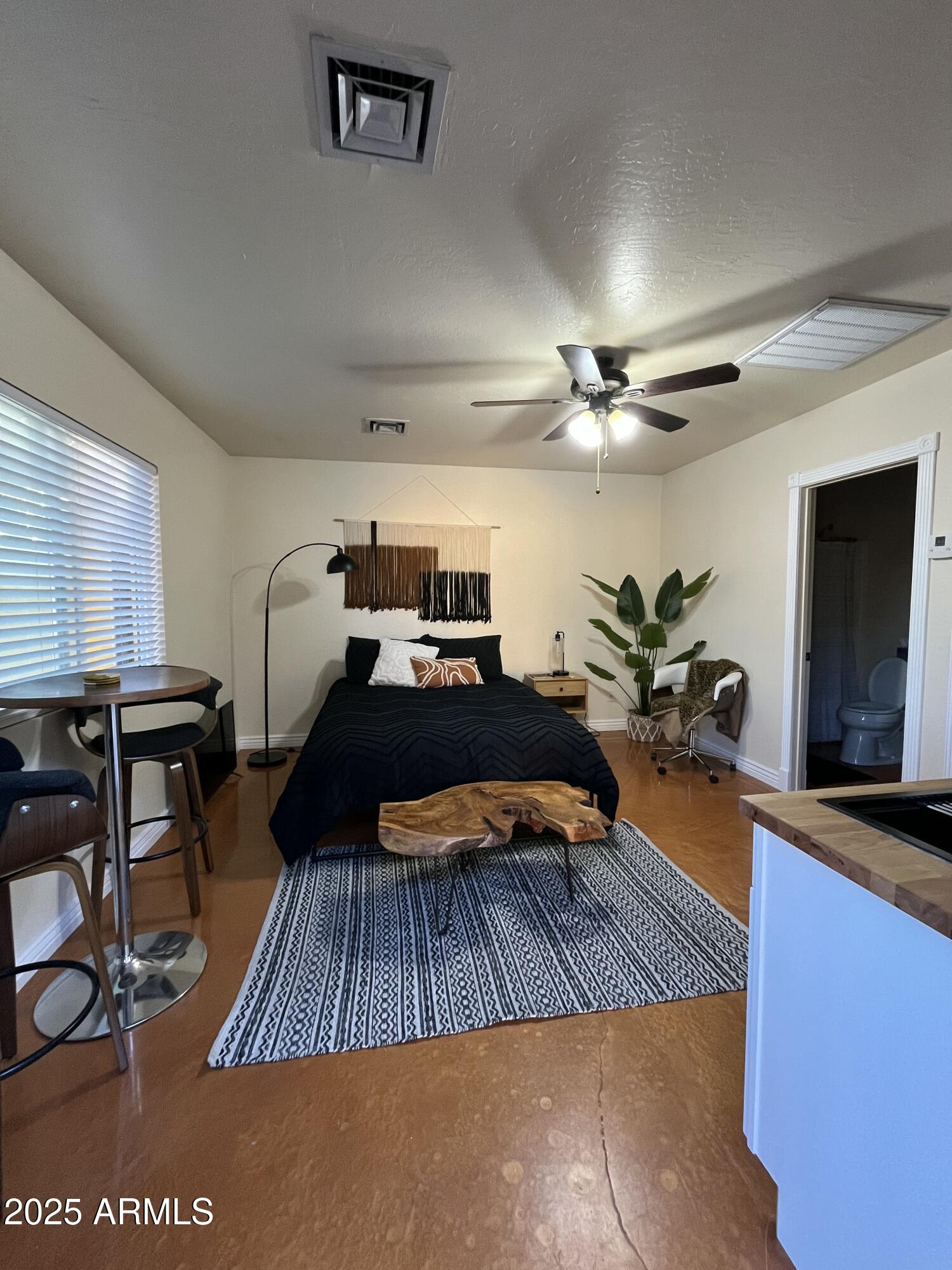 2511 E PINCHOT Avenue