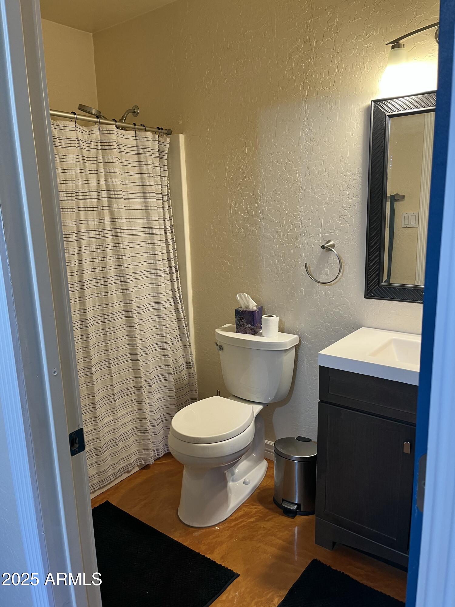 2511 E PINCHOT Avenue