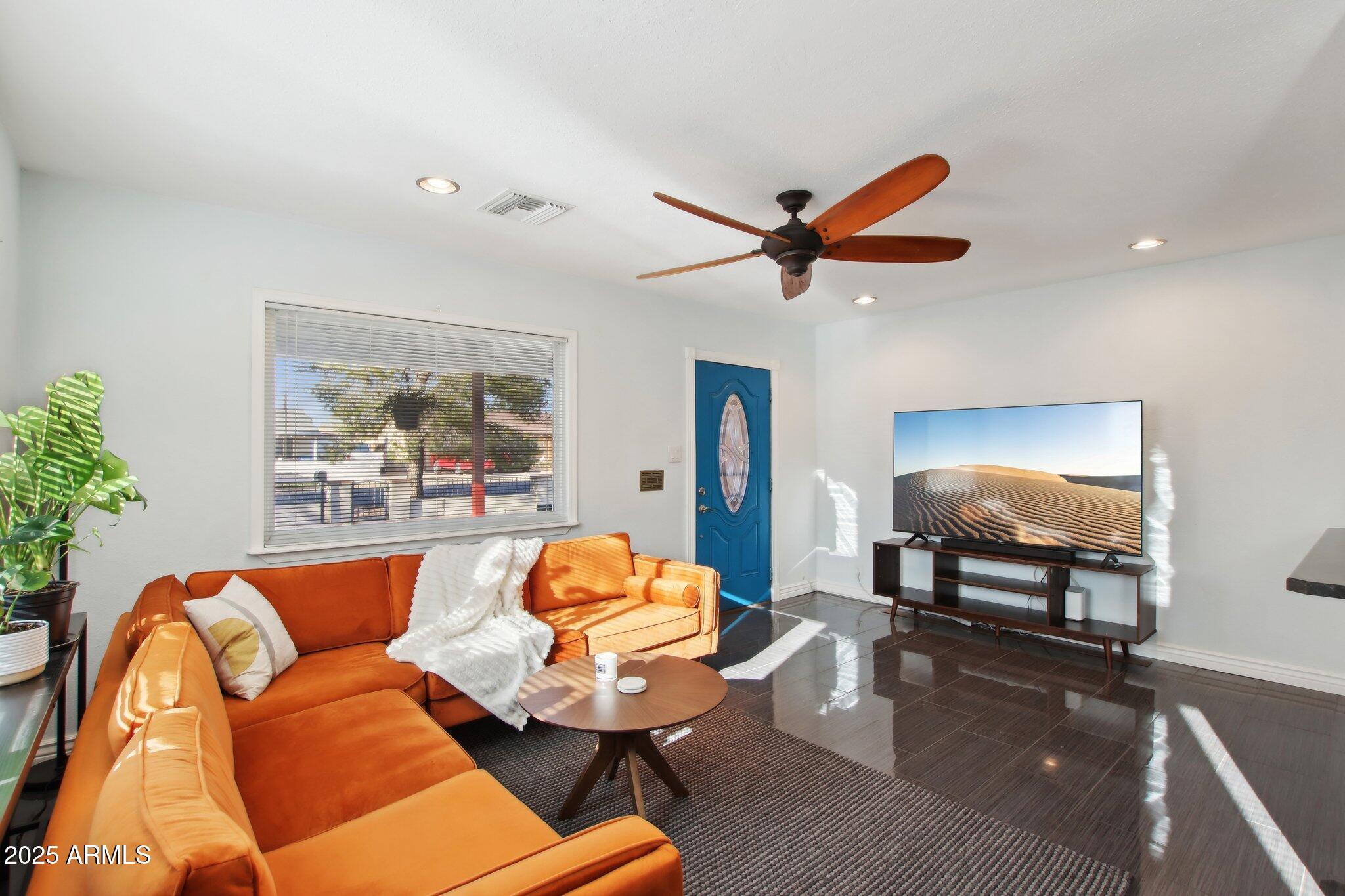 2511 E PINCHOT Avenue