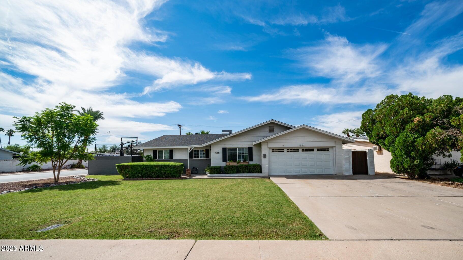 425 E HERMOSA Drive