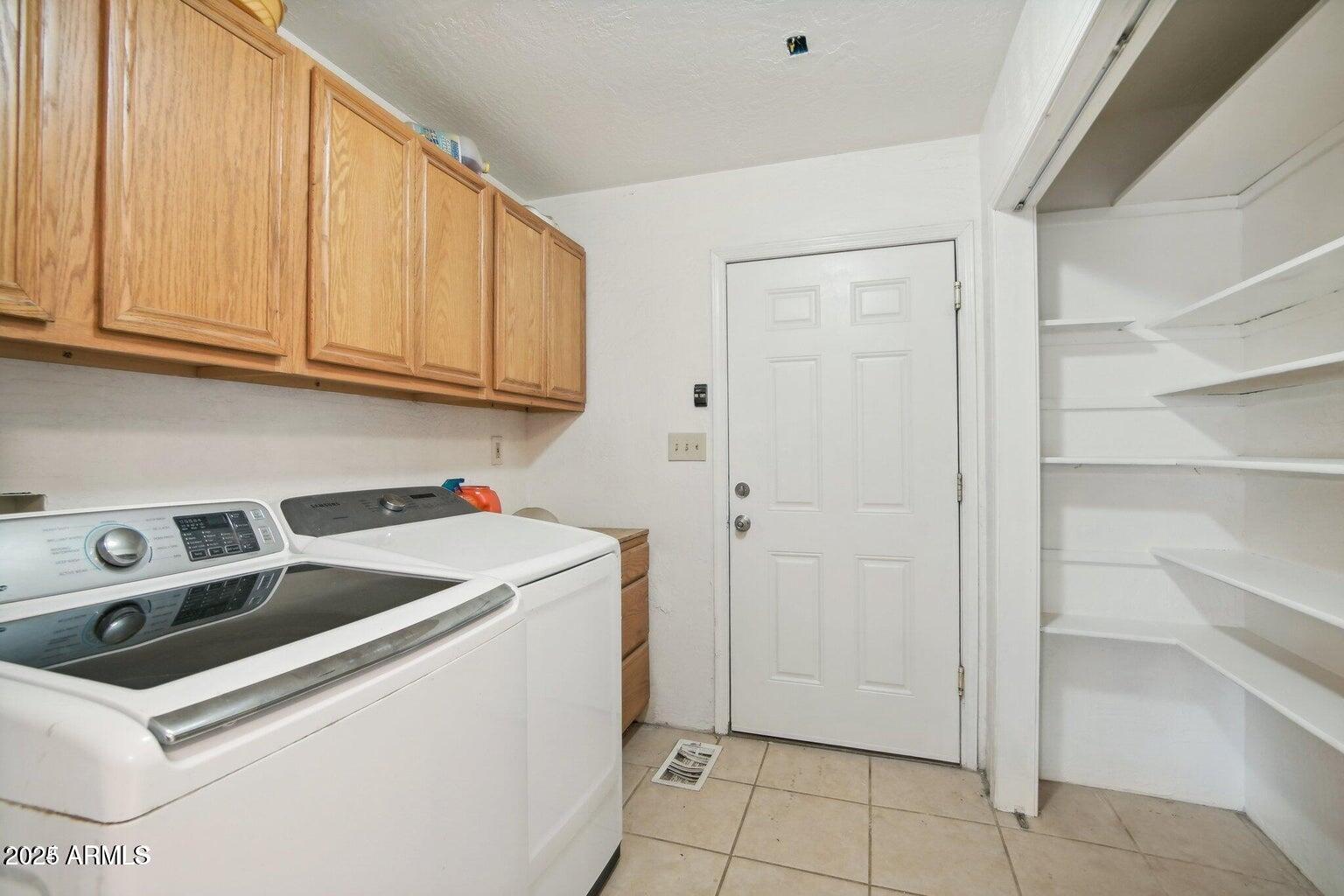8343 W CALLE LEJOS
