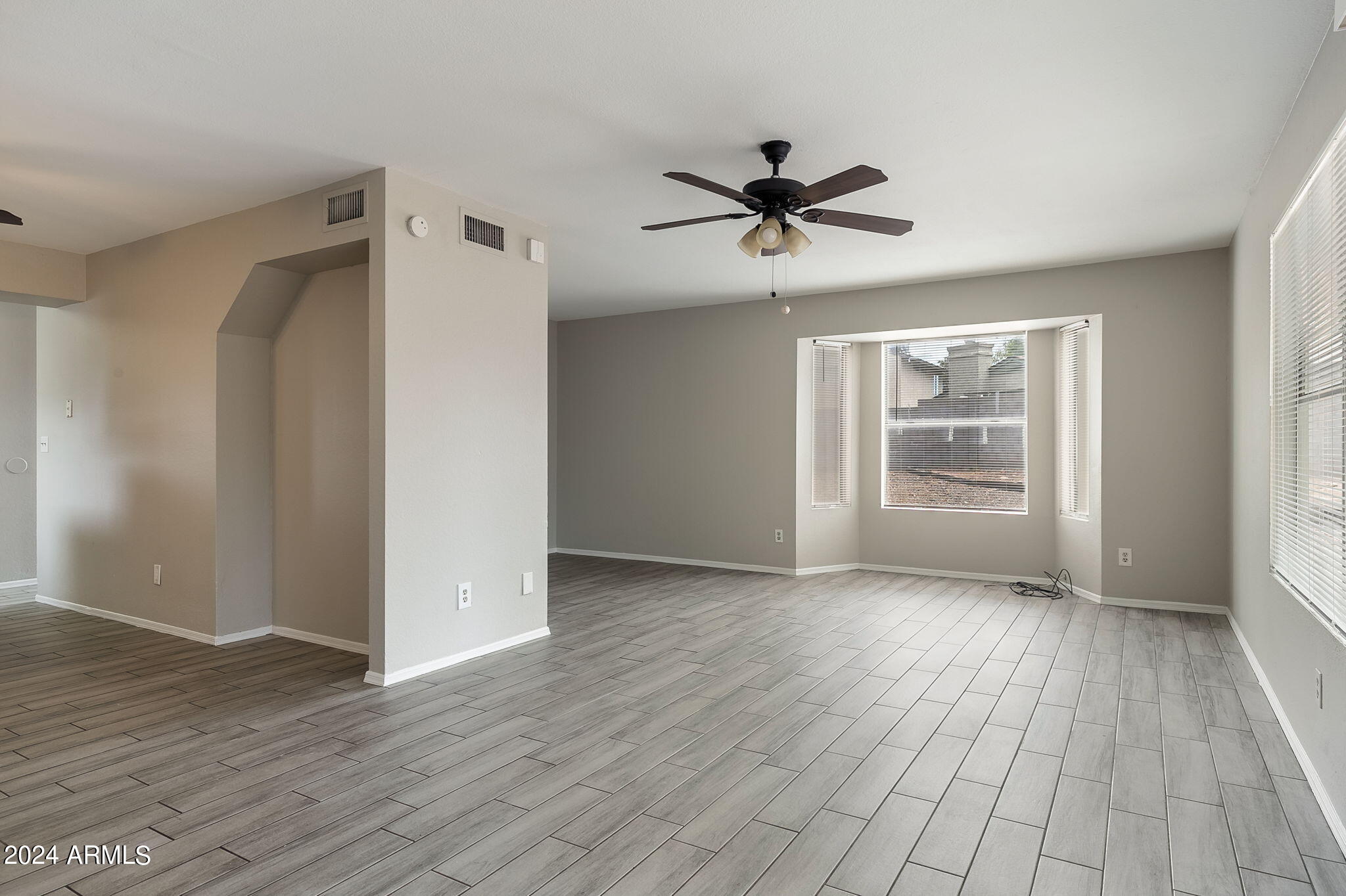 619 E Jensen Street, 7