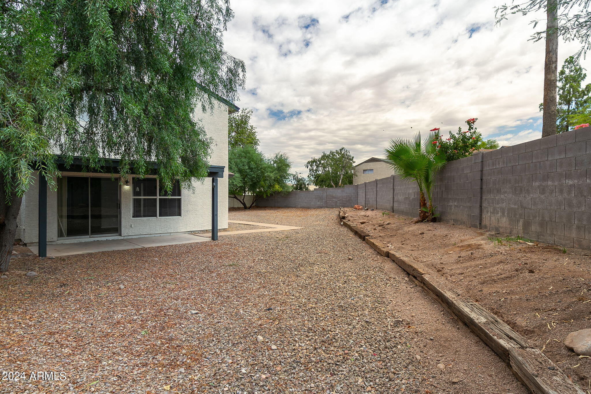 619 E Jensen Street, 7