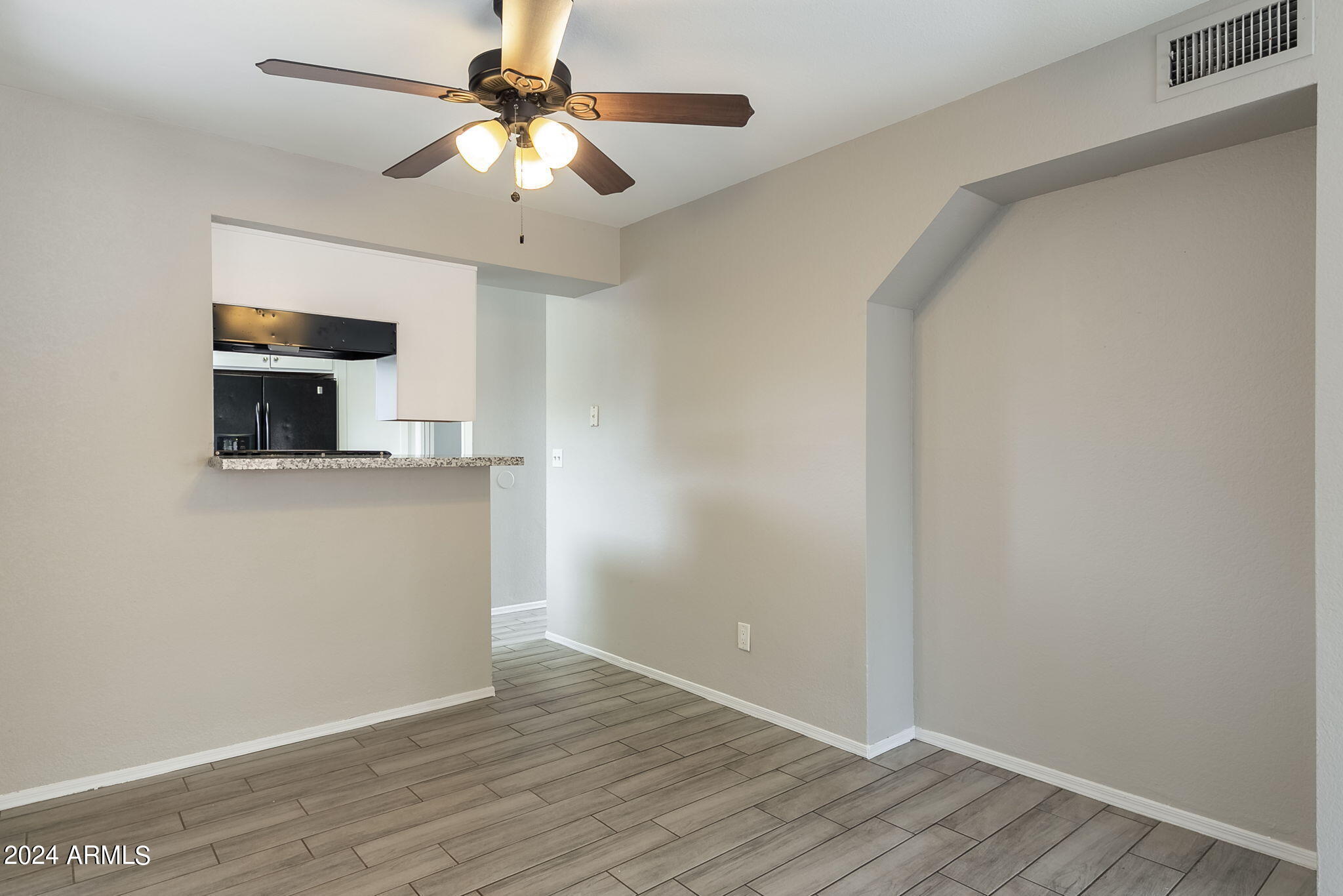 619 E Jensen Street, 7