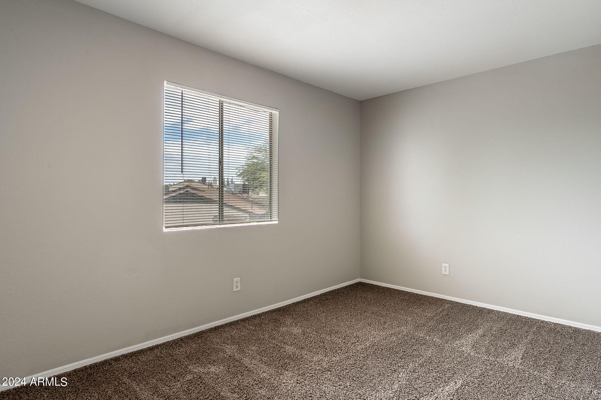 619 E Jensen Street, 7