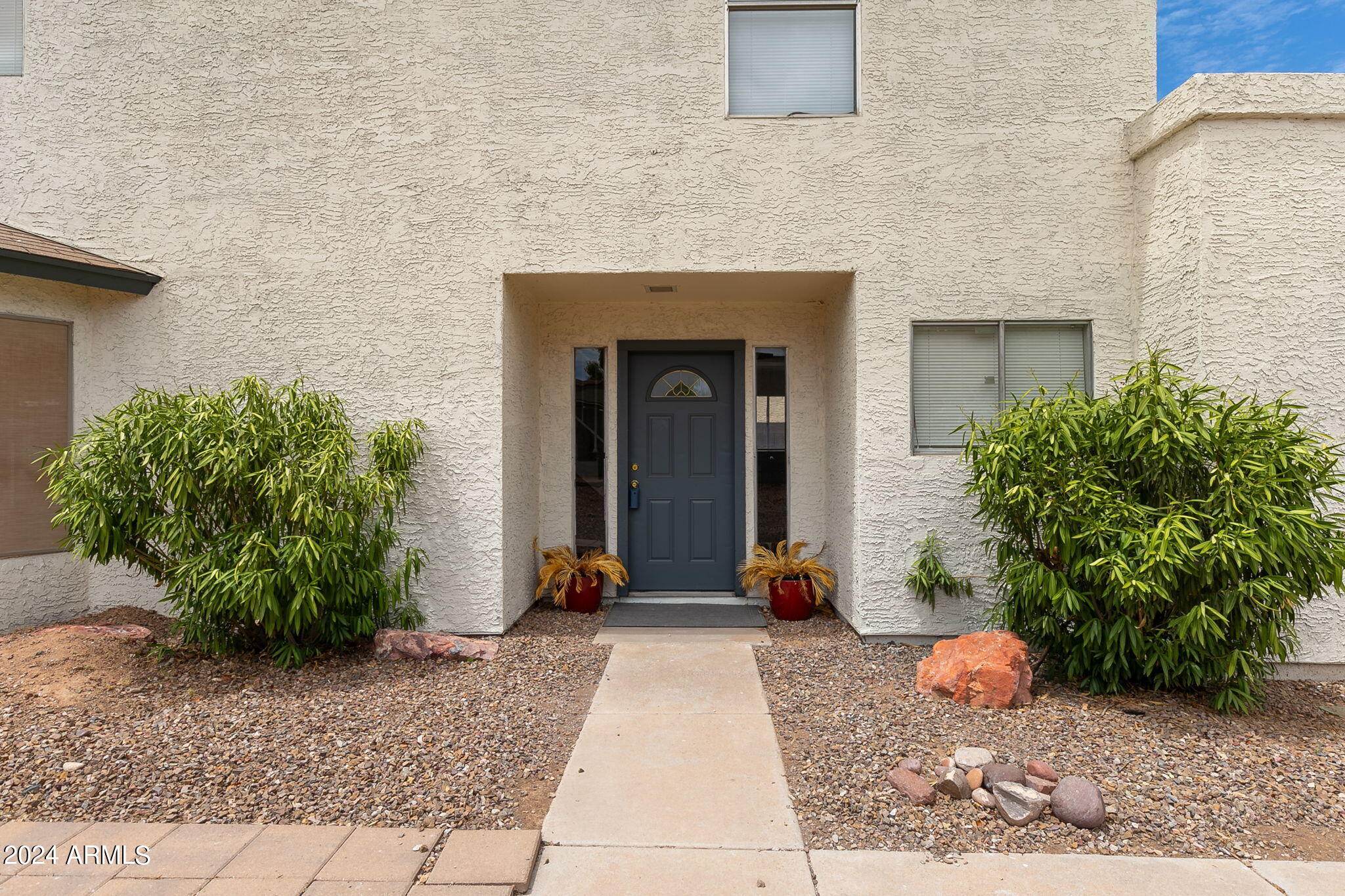 619 E Jensen Street, 7