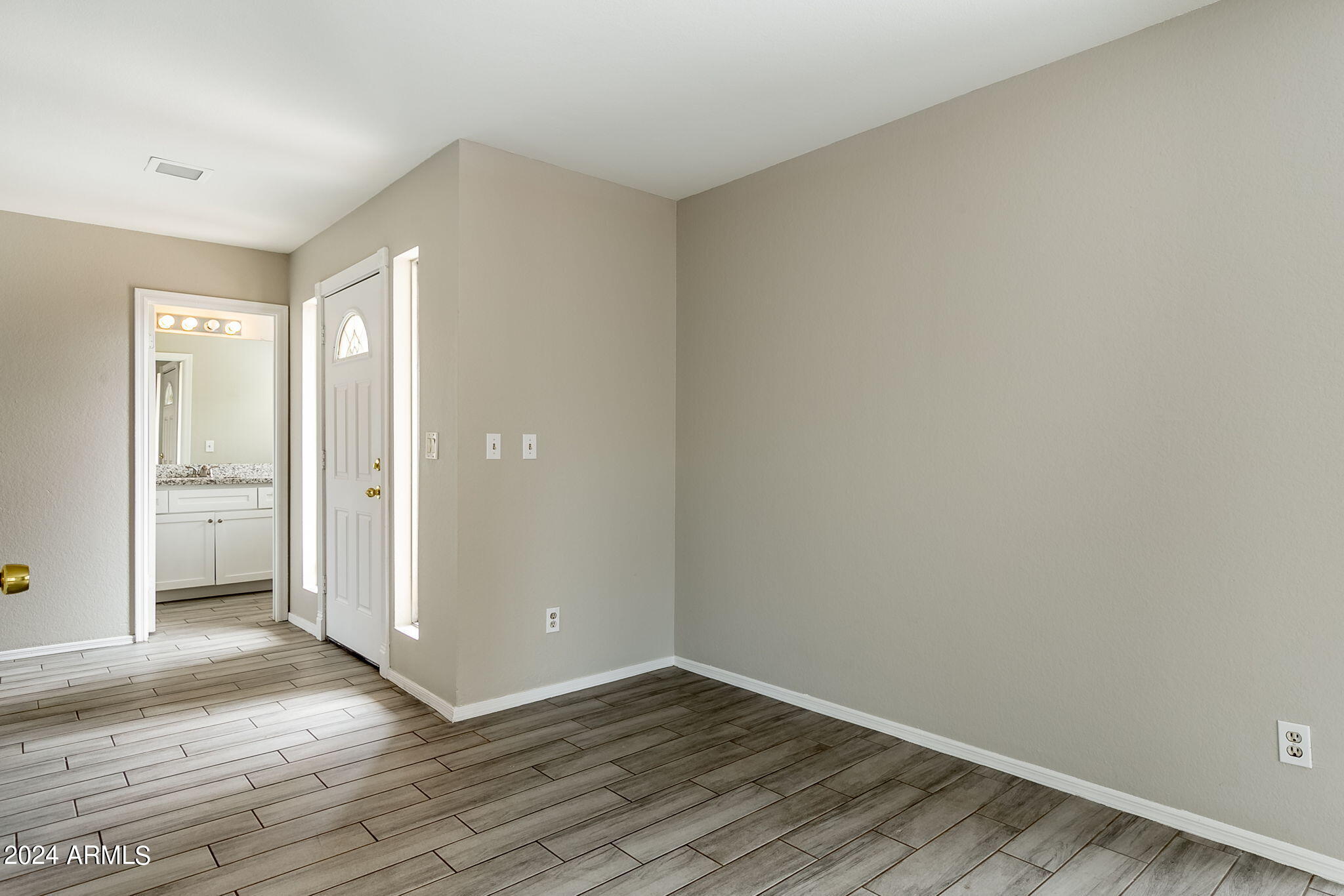 619 E Jensen Street, 7