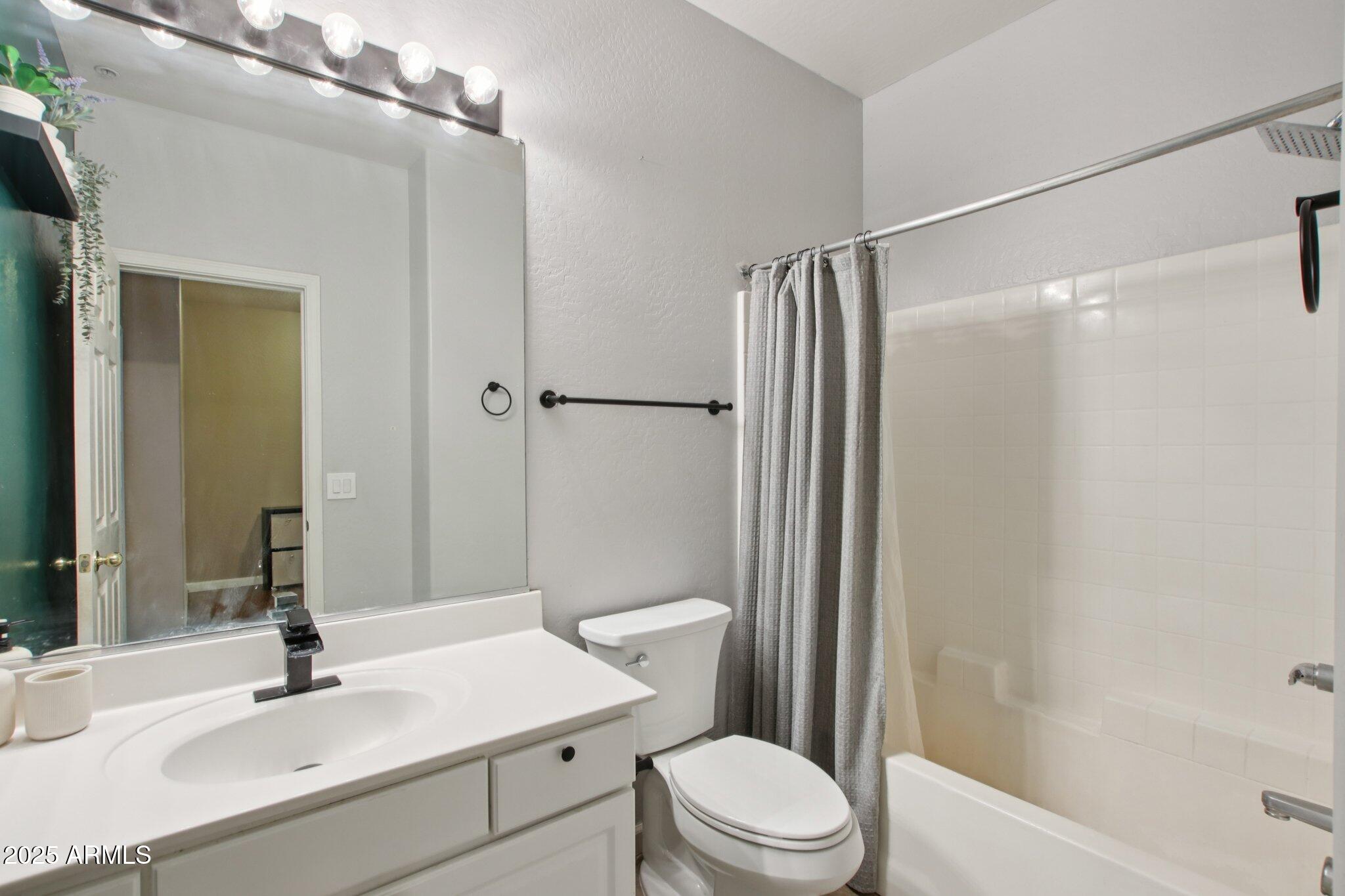 1718 W COLTER Street, 118