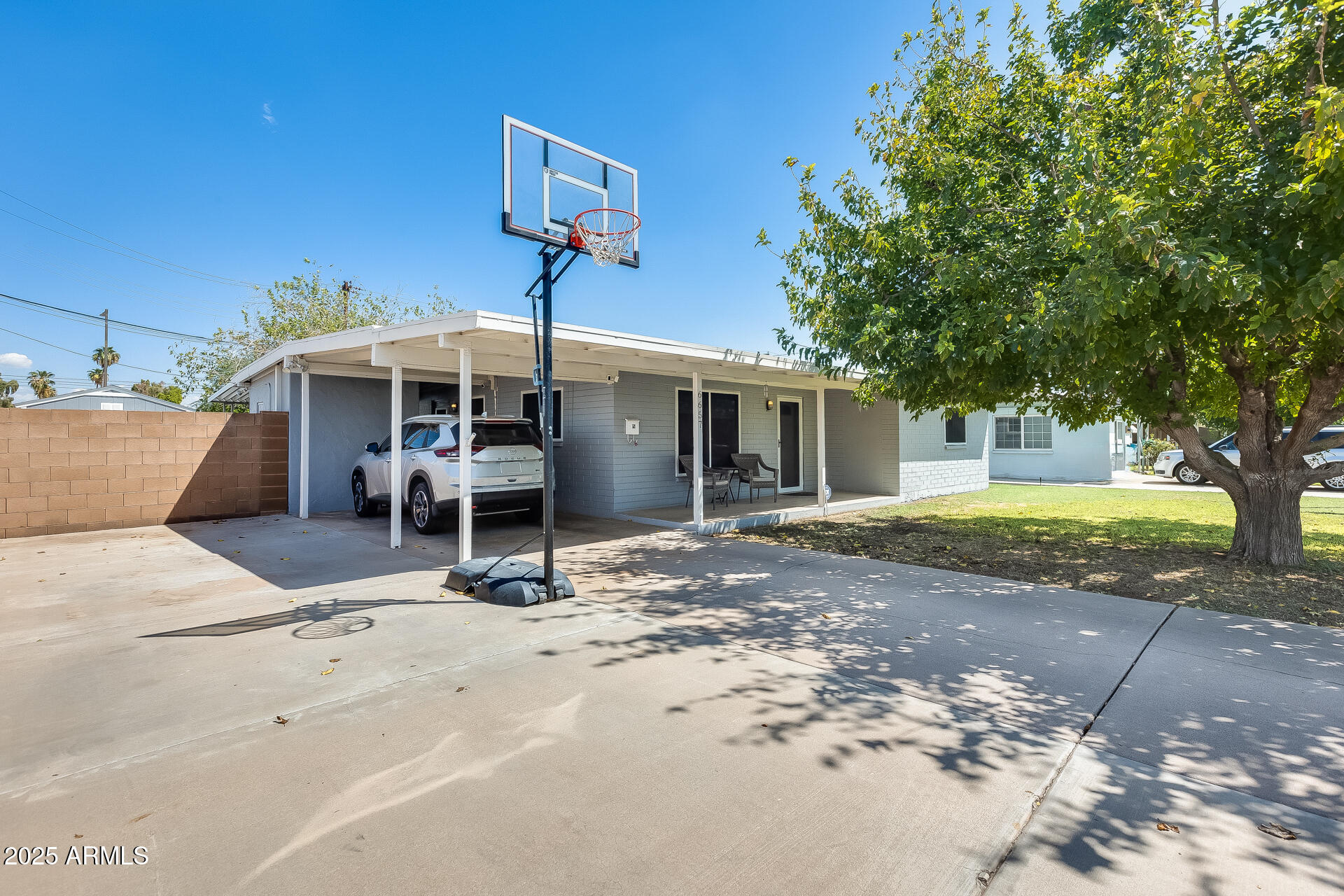 6657 N 19TH Drive