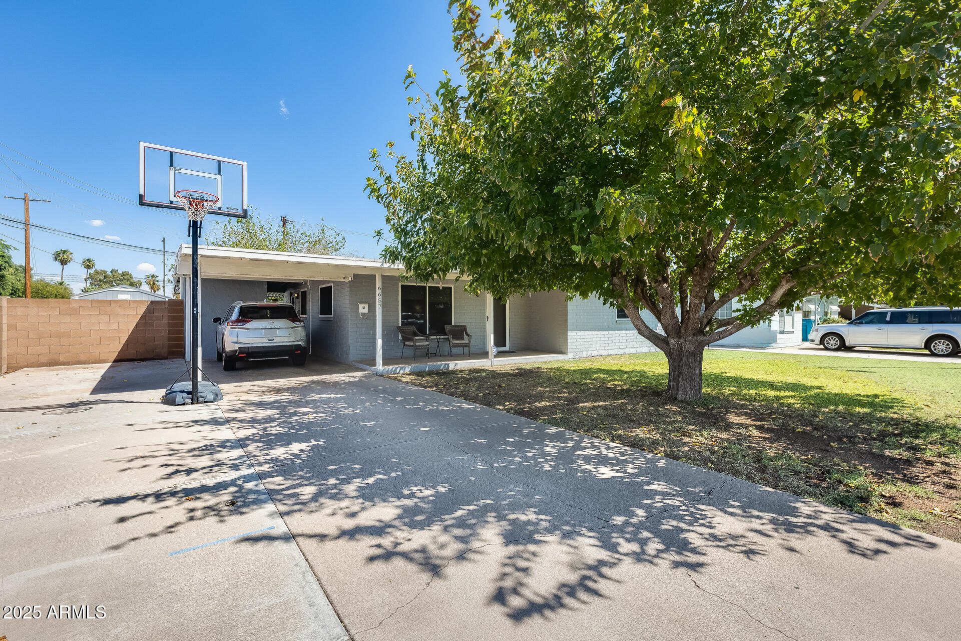6657 N 19TH Drive