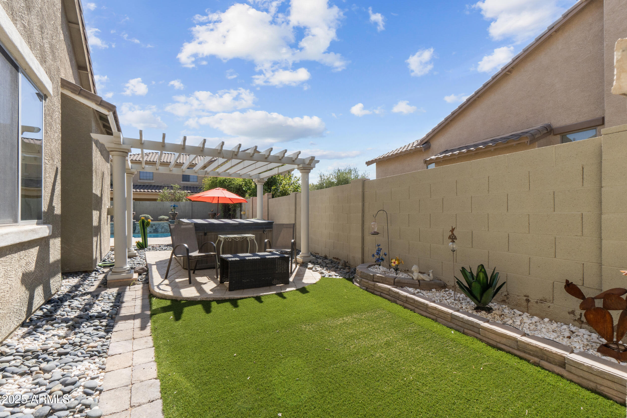 2879 E JANELLE Way