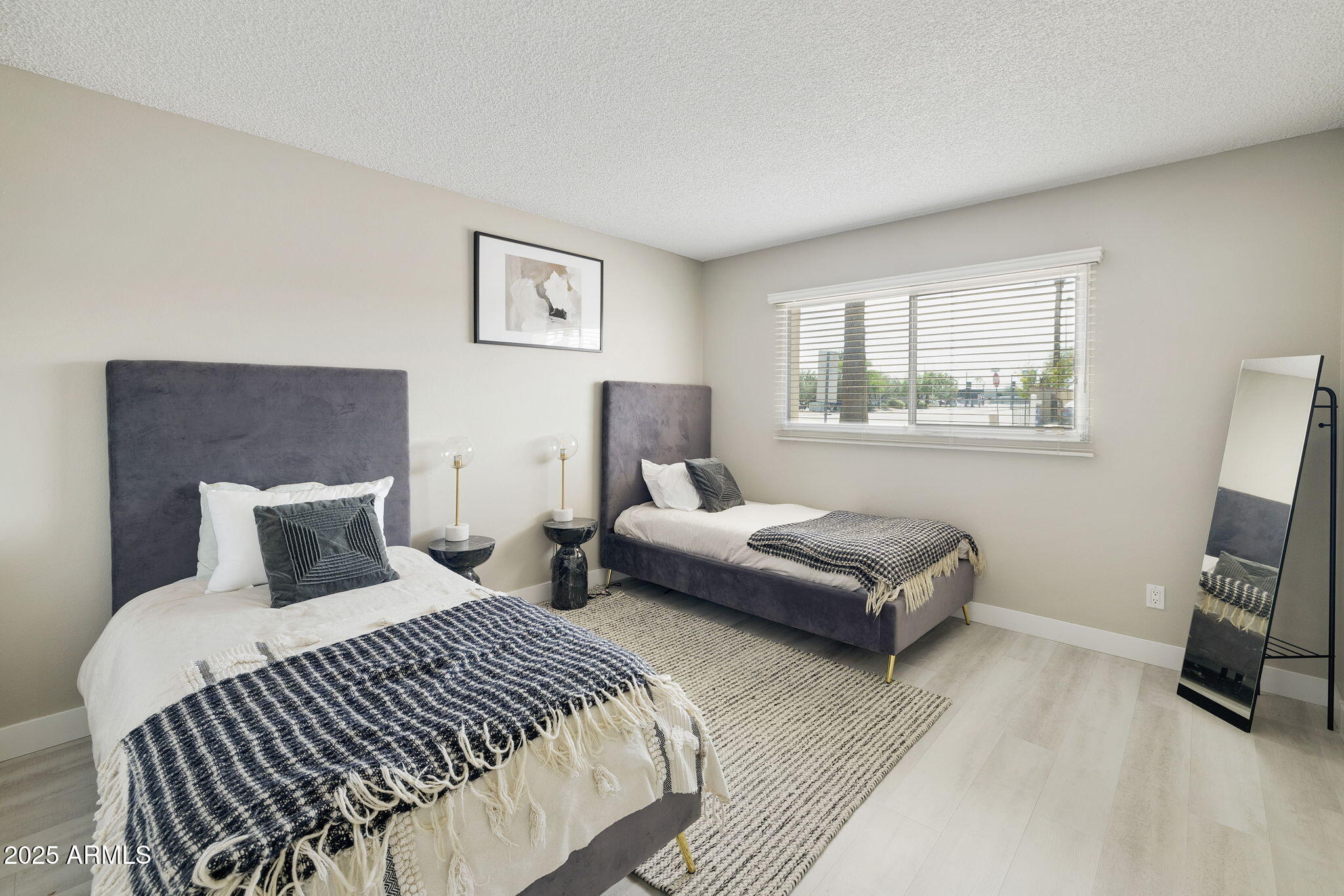 1732 E HERMOSA Drive