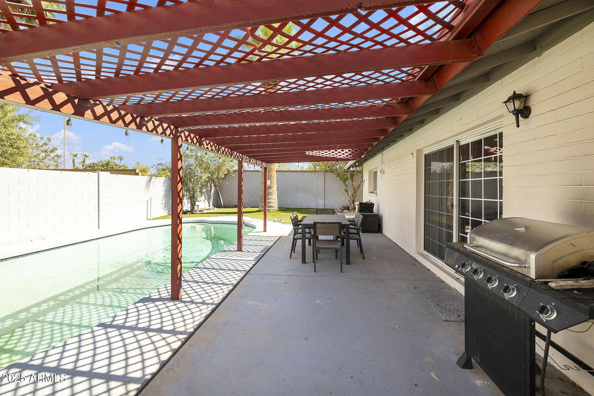 1732 E HERMOSA Drive