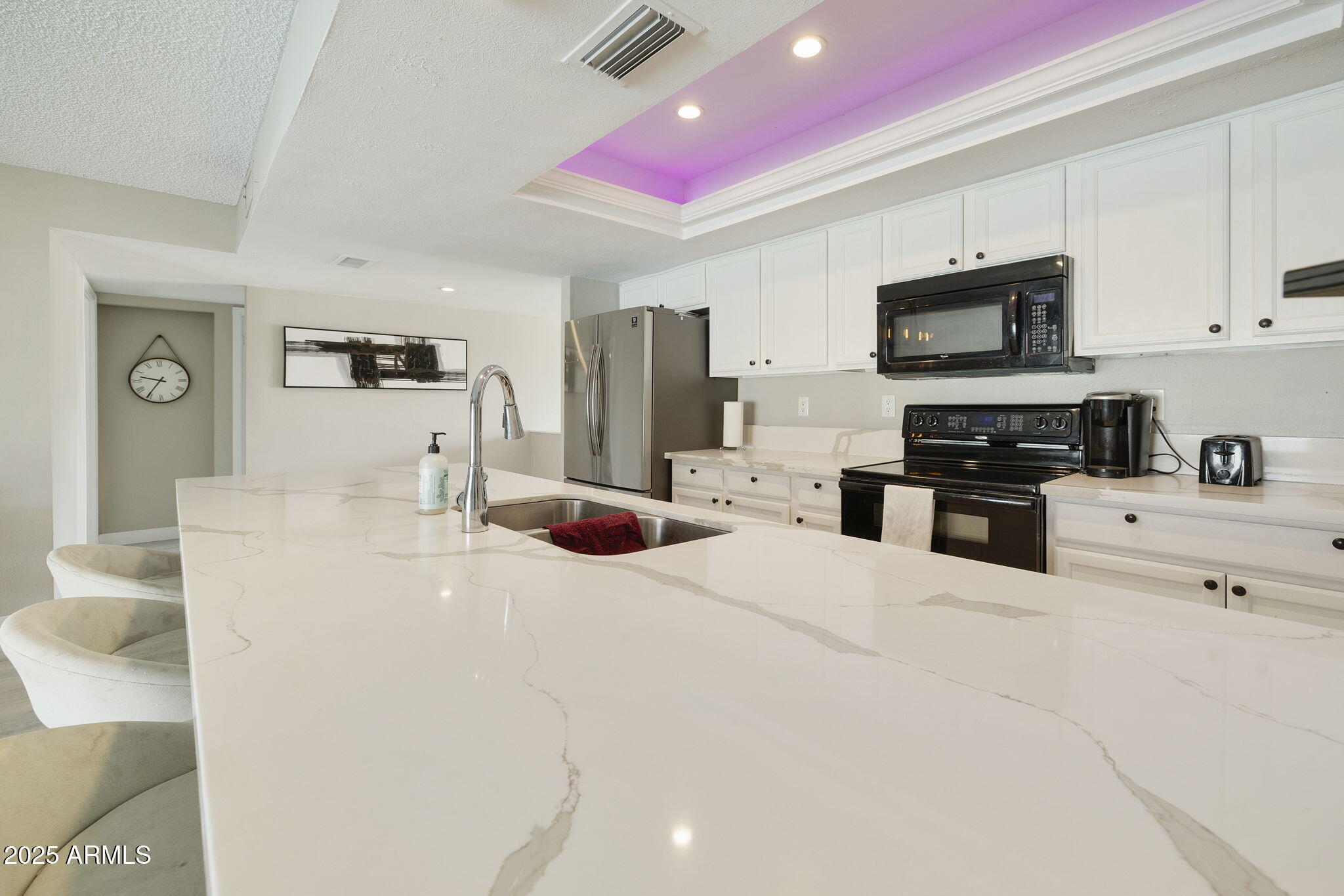 1732 E HERMOSA Drive