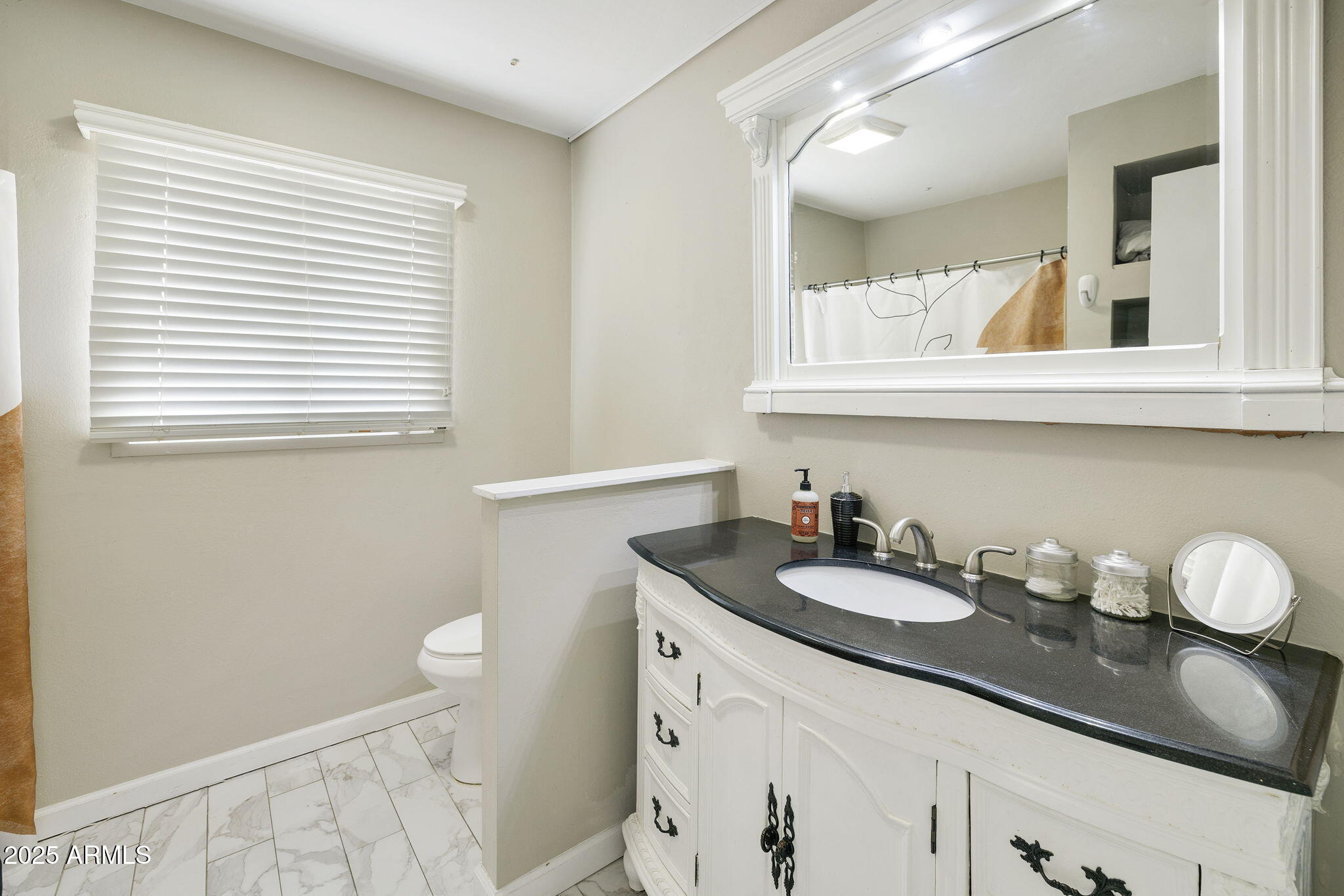 1732 E HERMOSA Drive