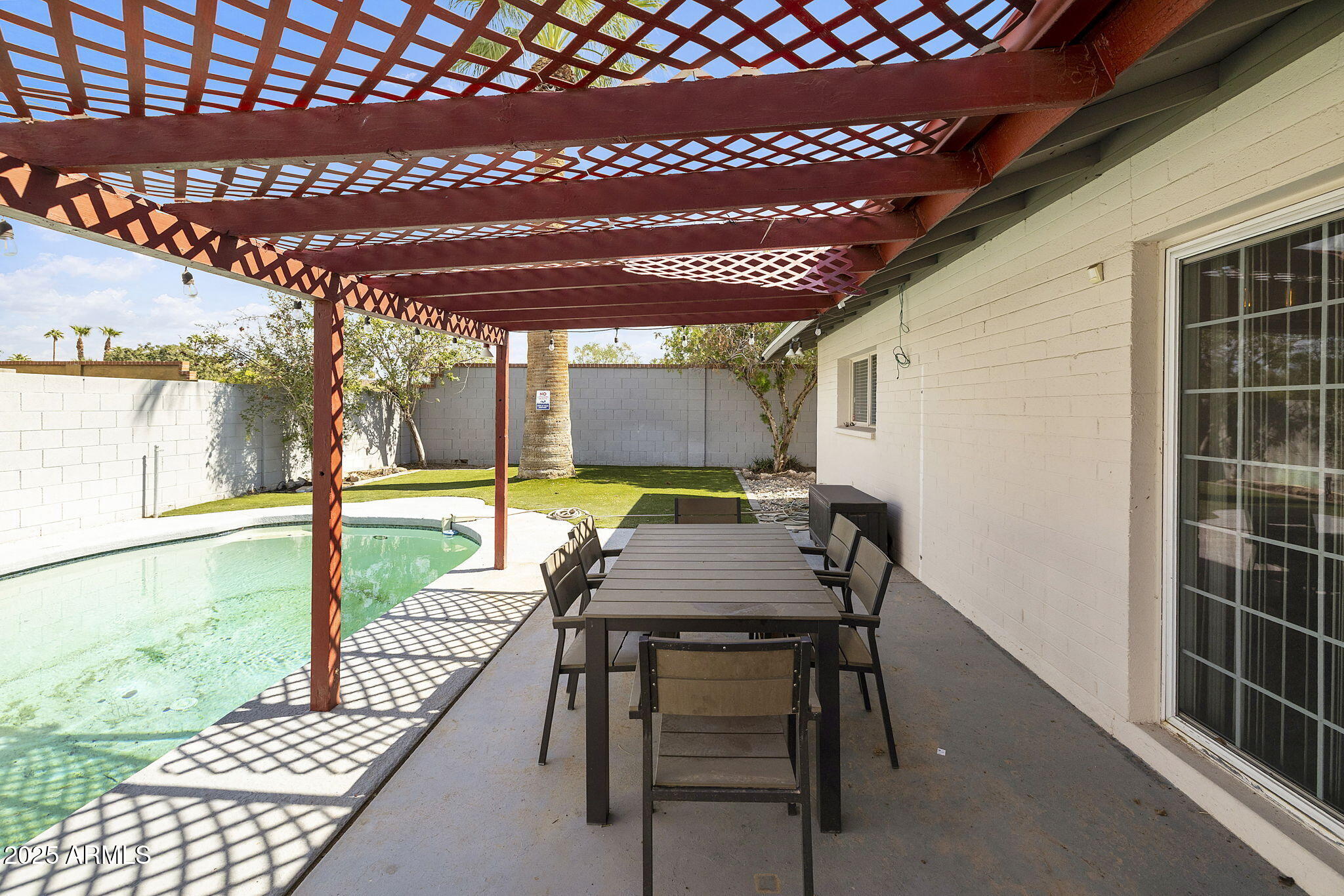 1732 E HERMOSA Drive