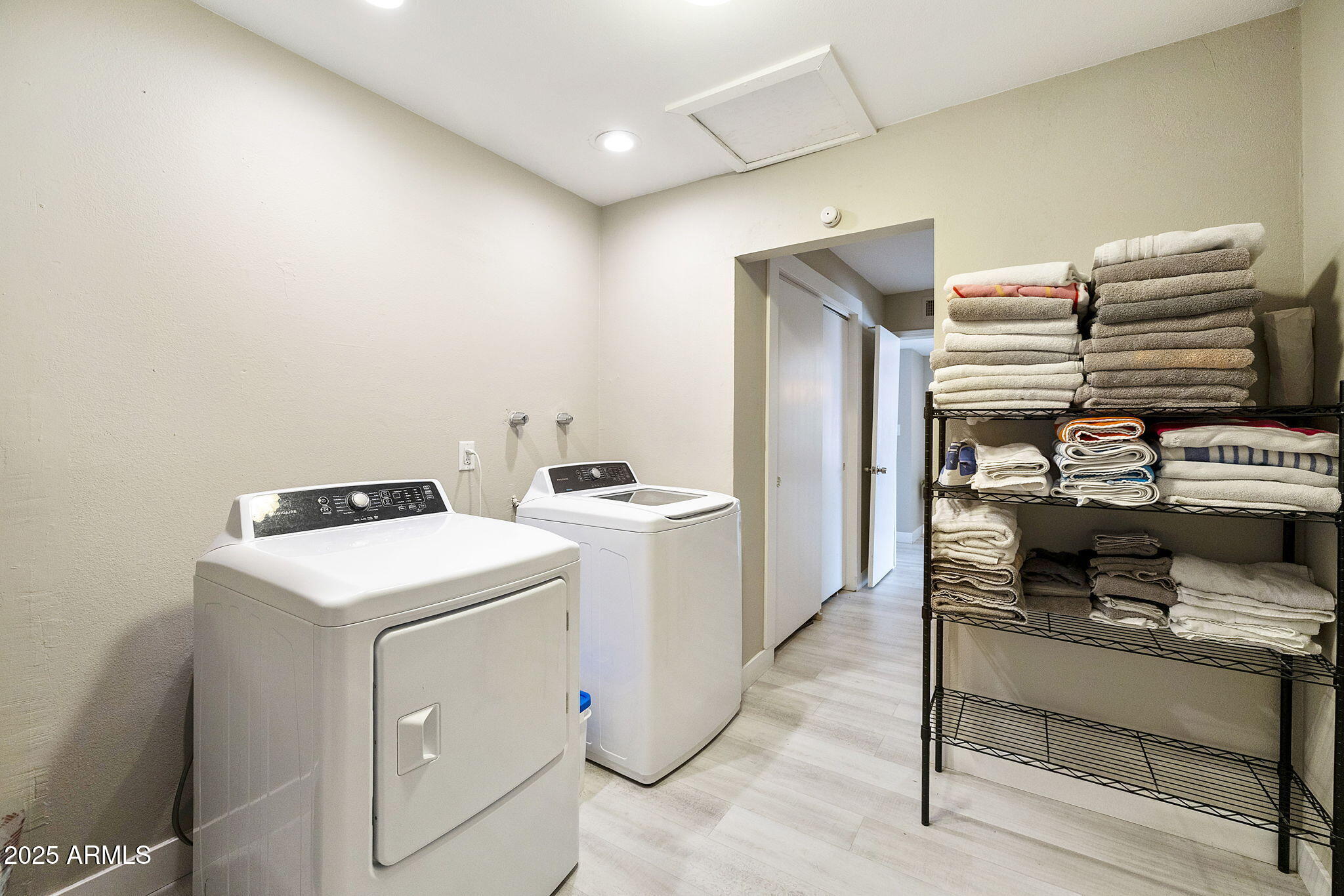 1732 E HERMOSA Drive