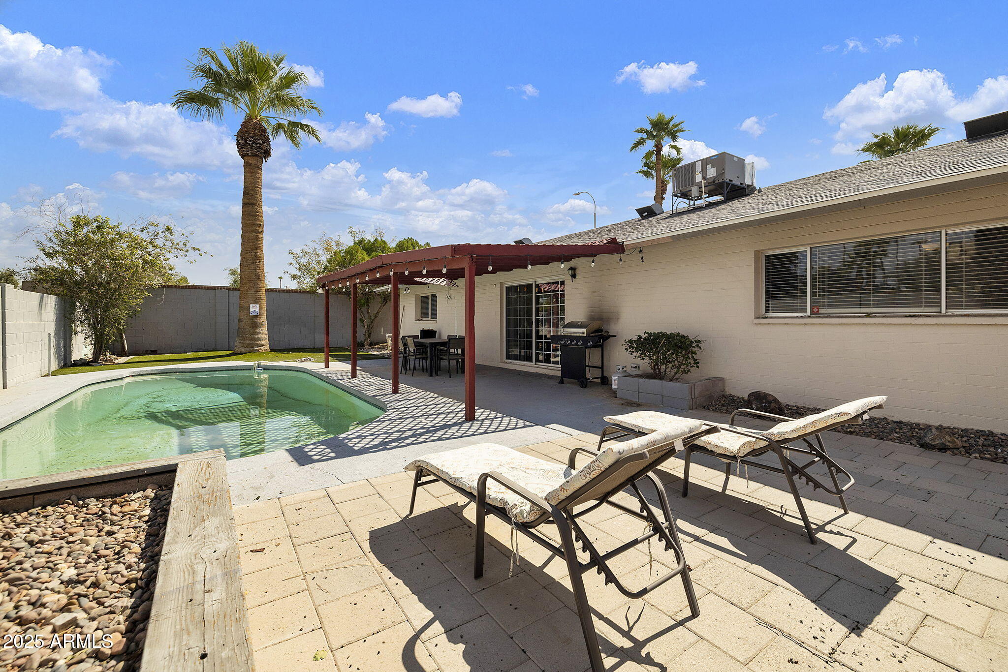 1732 E HERMOSA Drive