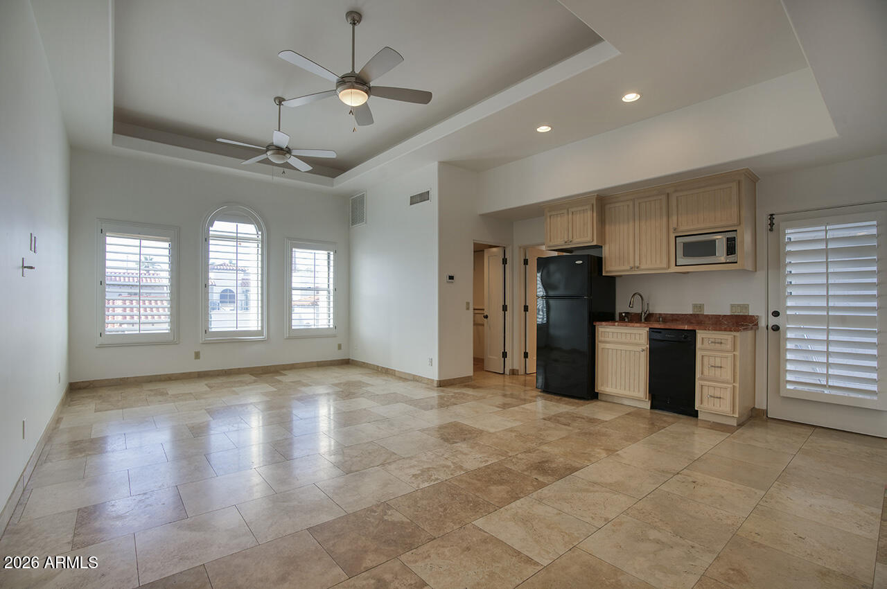 77 E MISSOURI Avenue 49