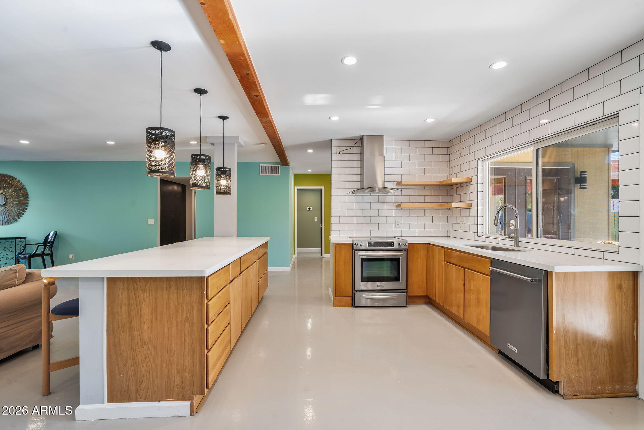 1055 W INDIAN HILLS Place