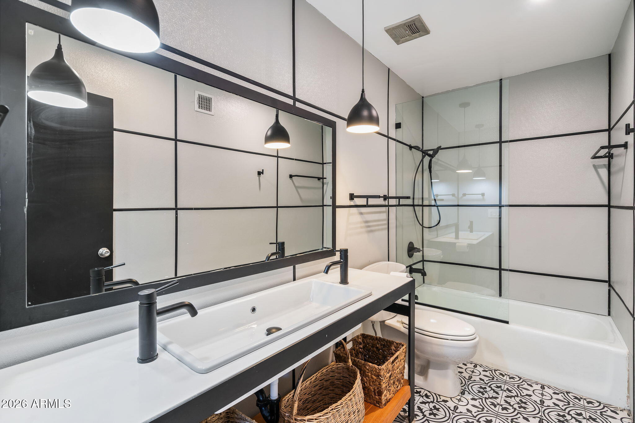 1055 W INDIAN HILLS Place