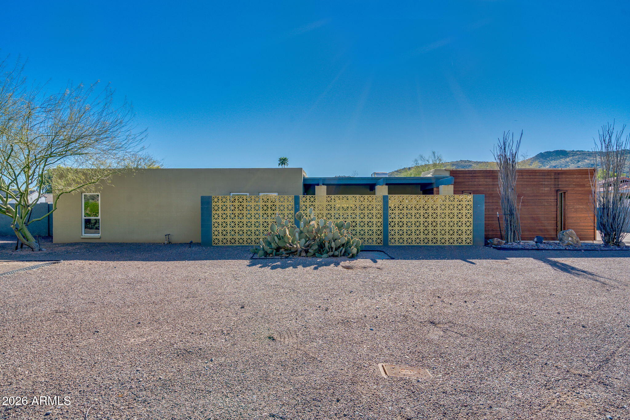 1055 W INDIAN HILLS Place