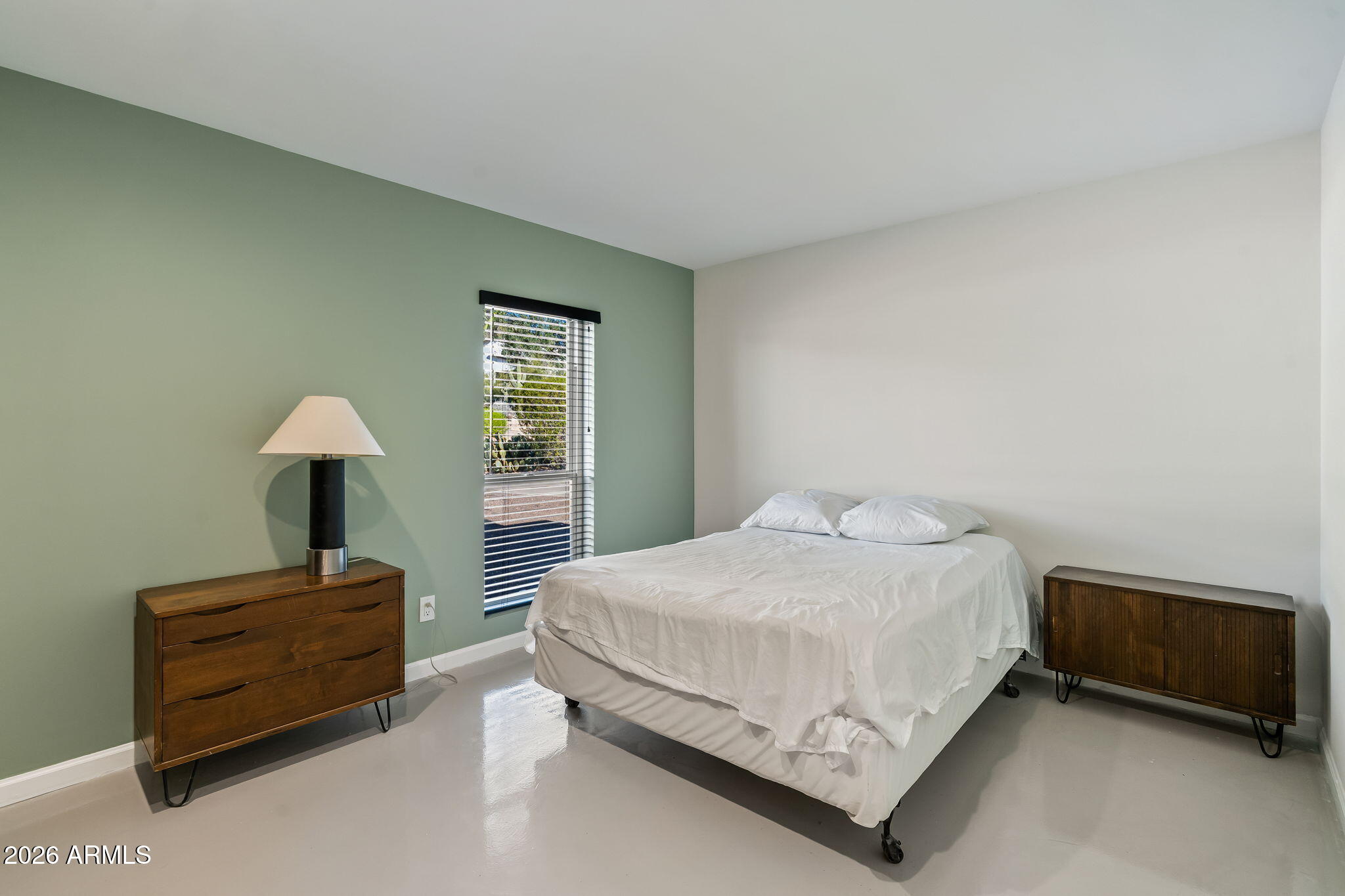 1055 W INDIAN HILLS Place