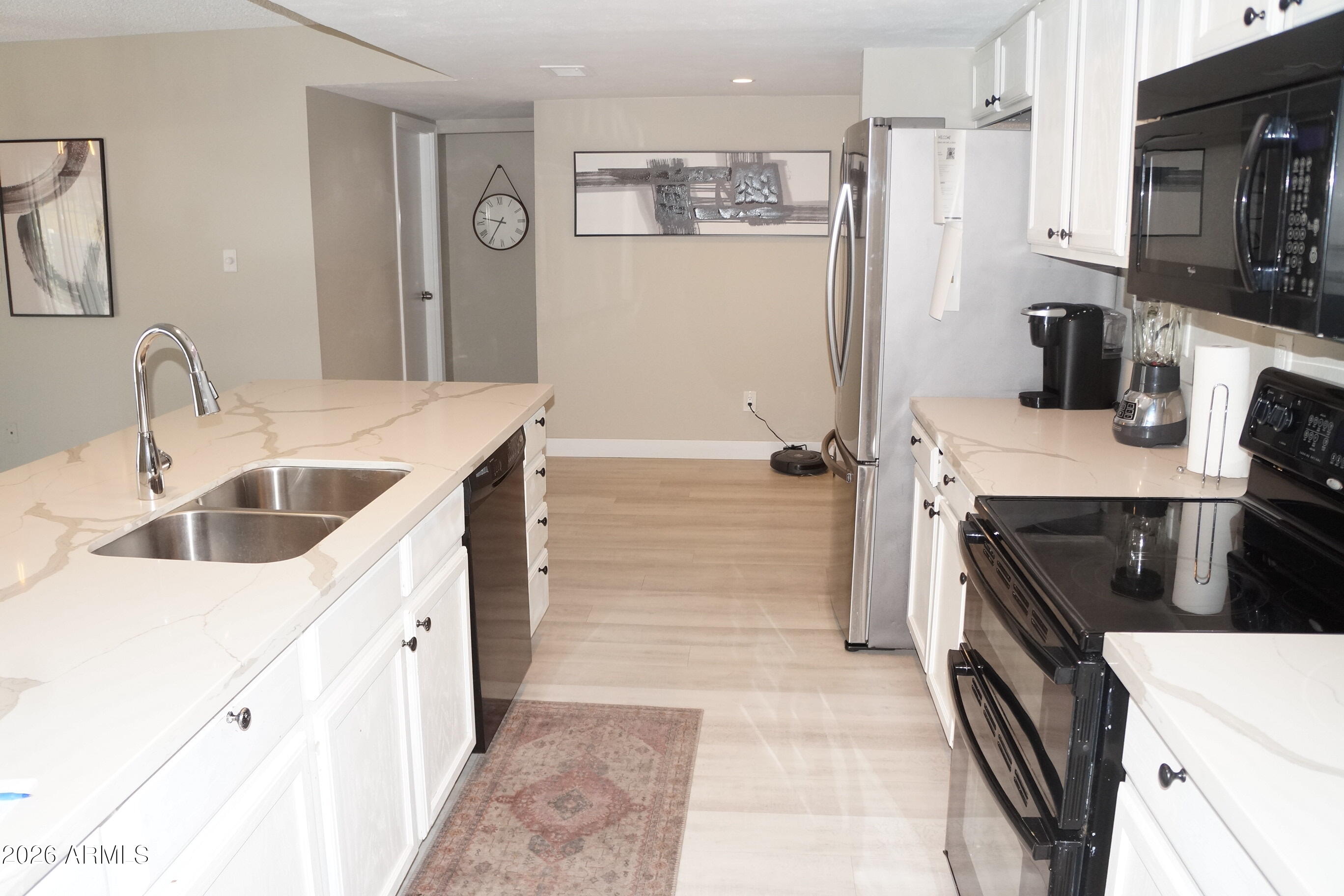 1732 E HERMOSA Drive