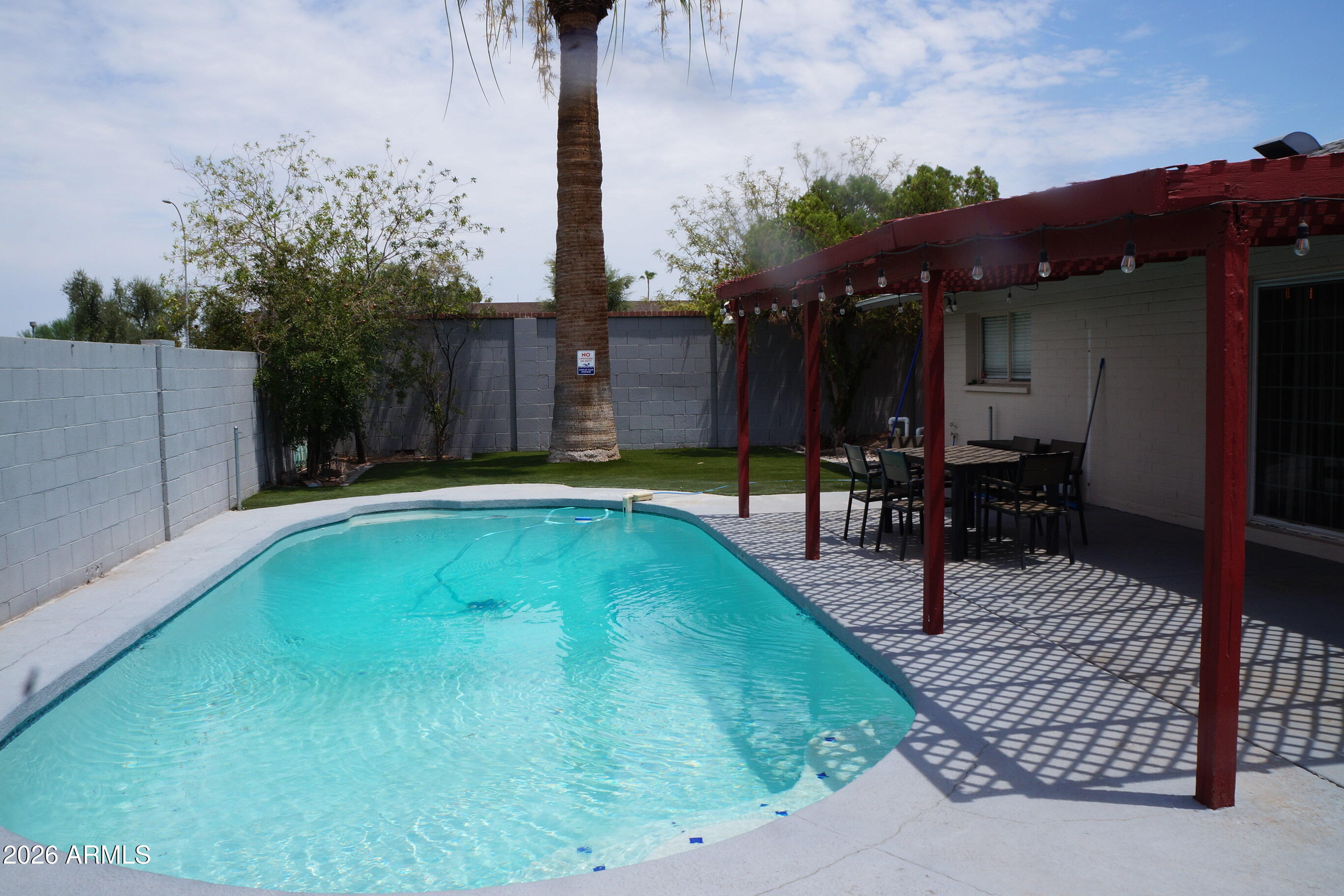 1732 E HERMOSA Drive