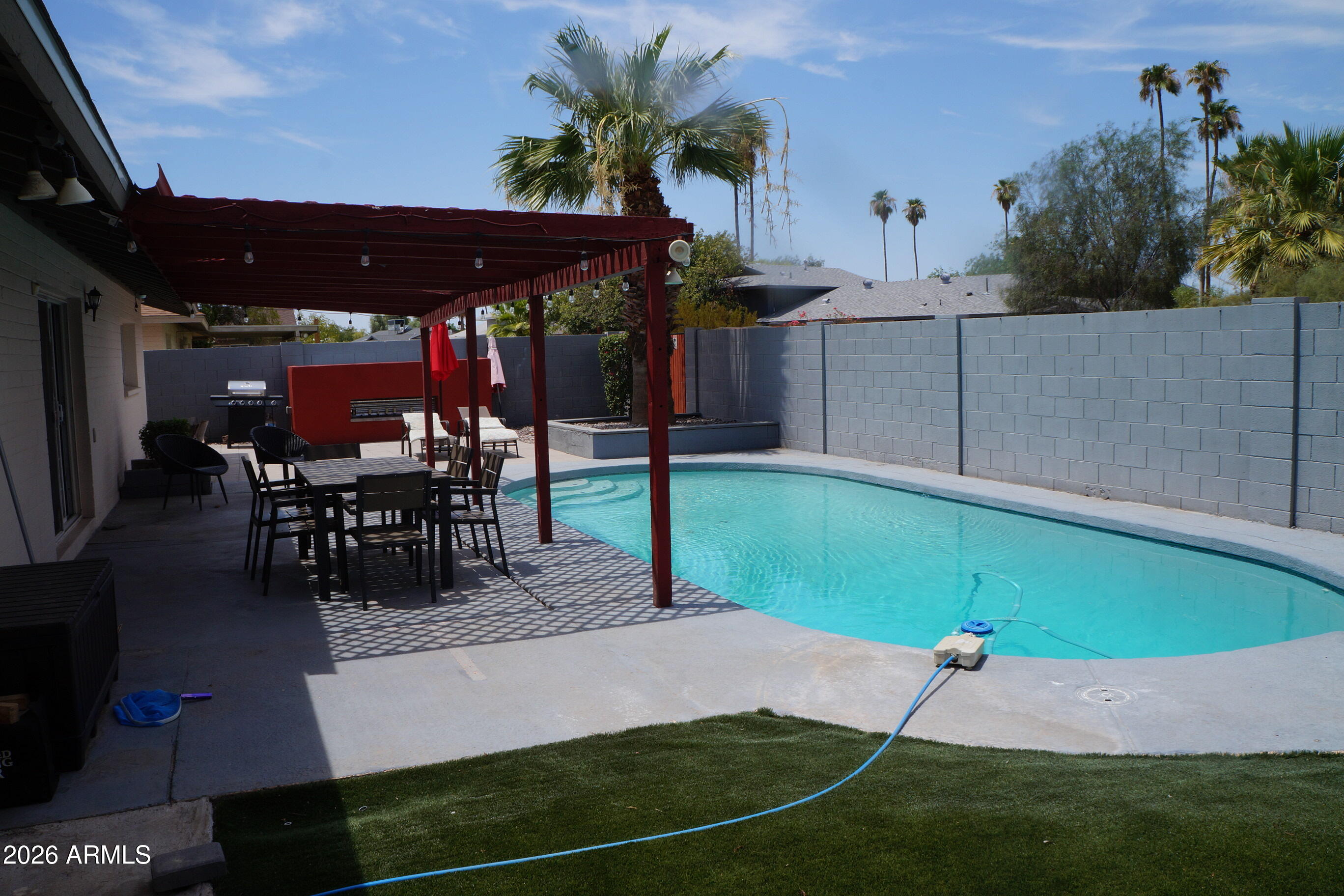 1732 E HERMOSA Drive