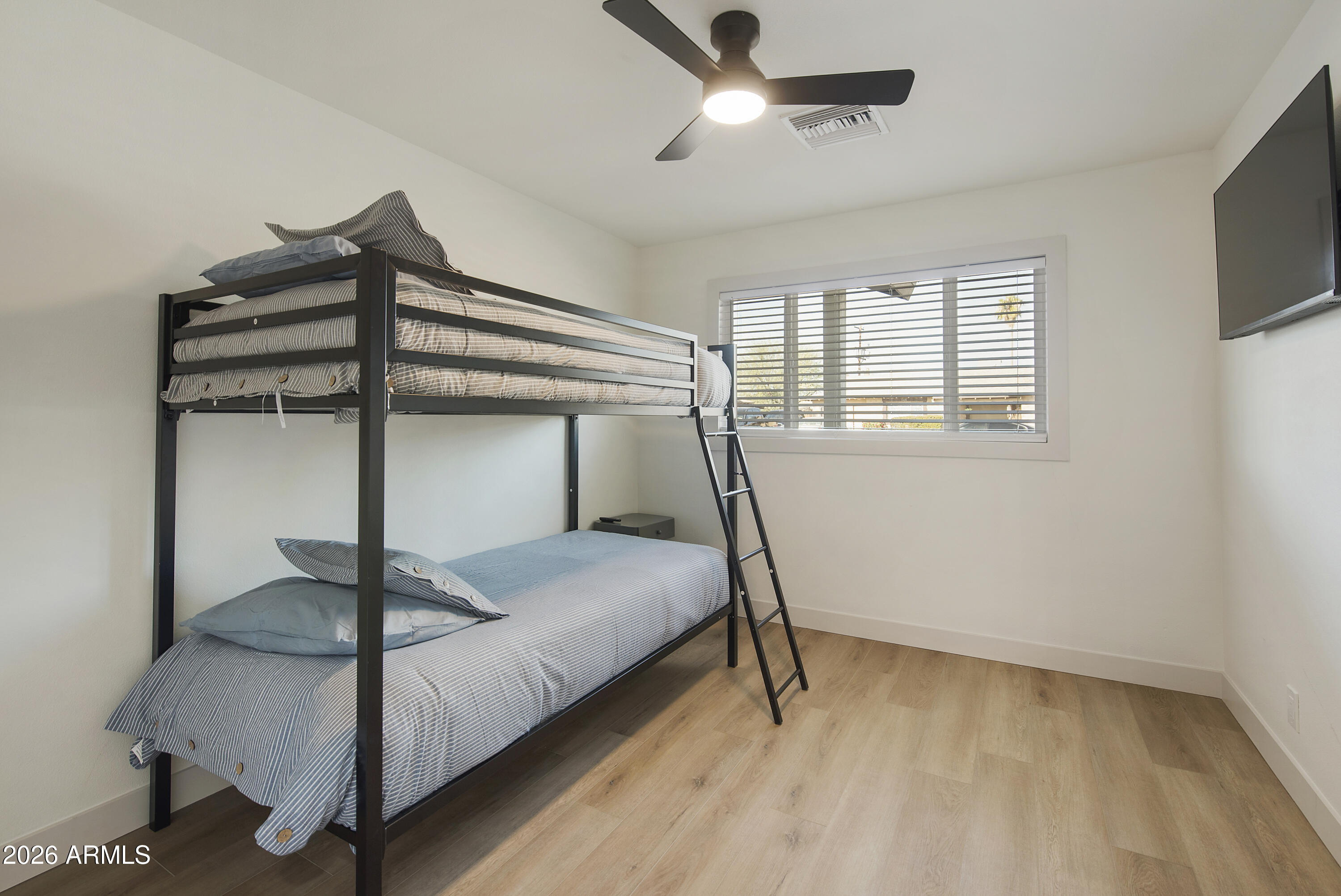 8419 E EDGEMONT Avenue