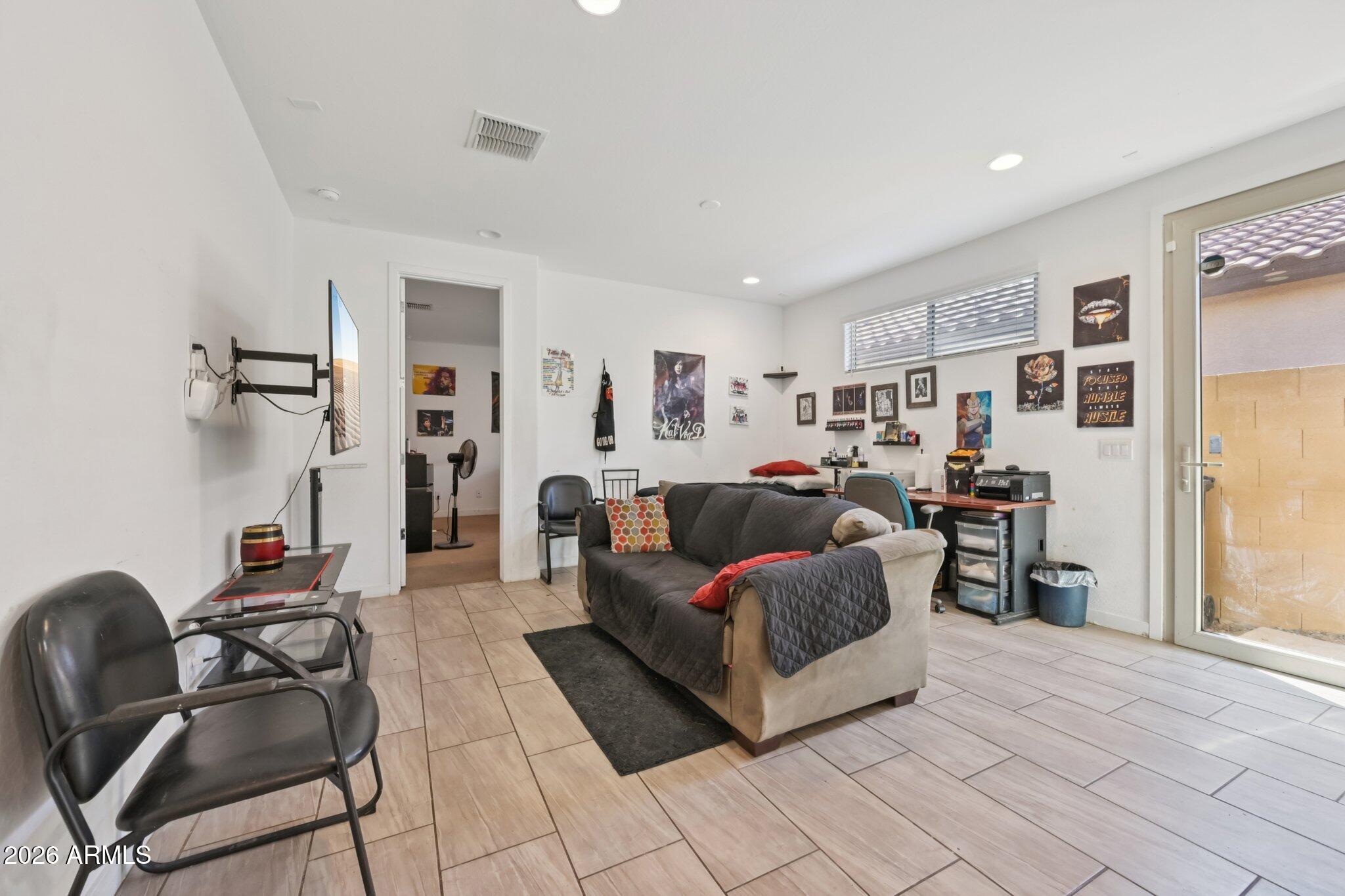 1545 W CARMEN Street