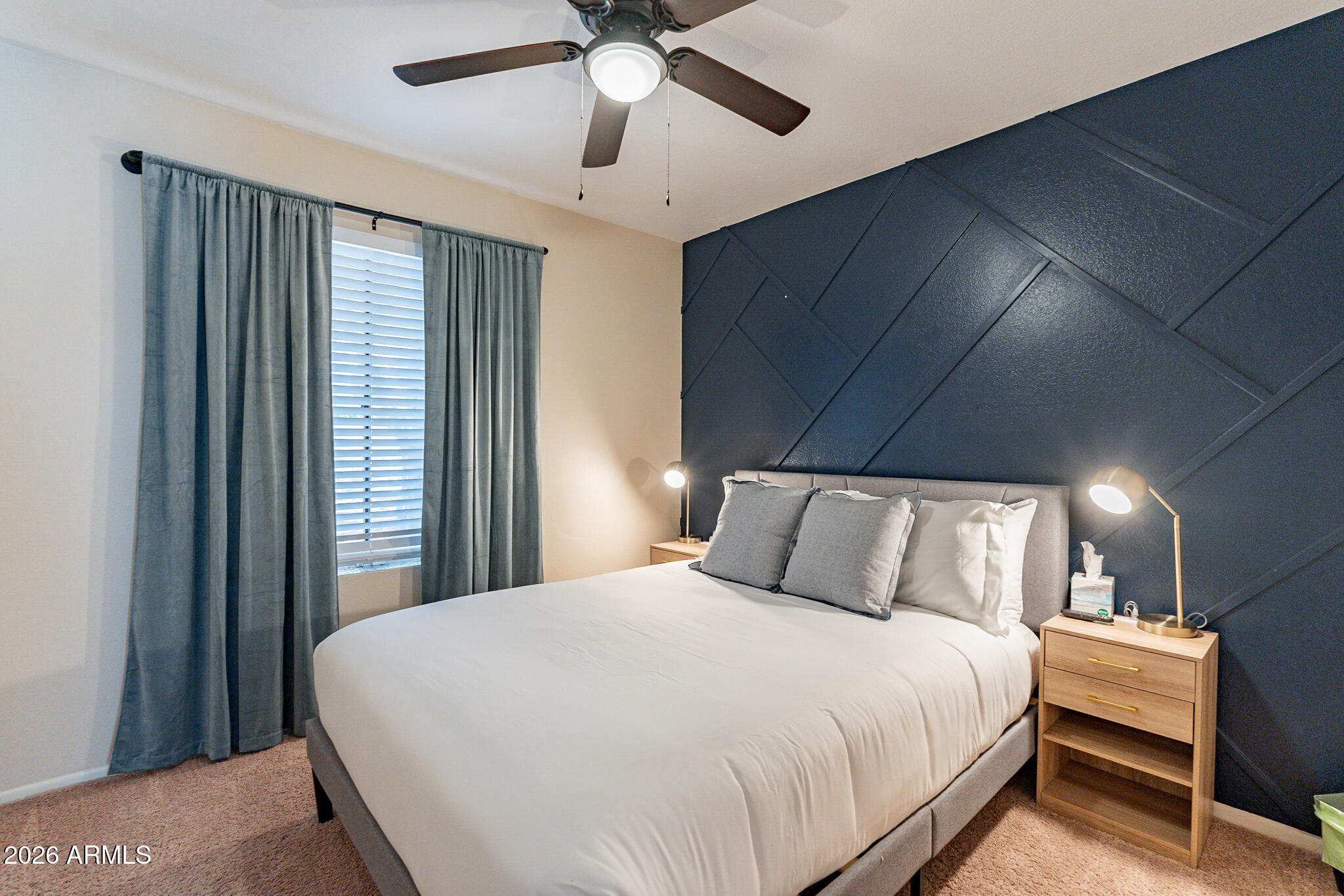 3911 W DESERT COVE Avenue