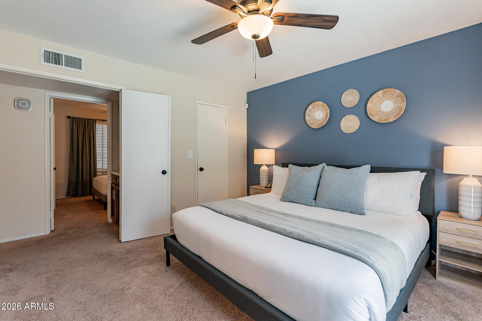 3911 W DESERT COVE Avenue