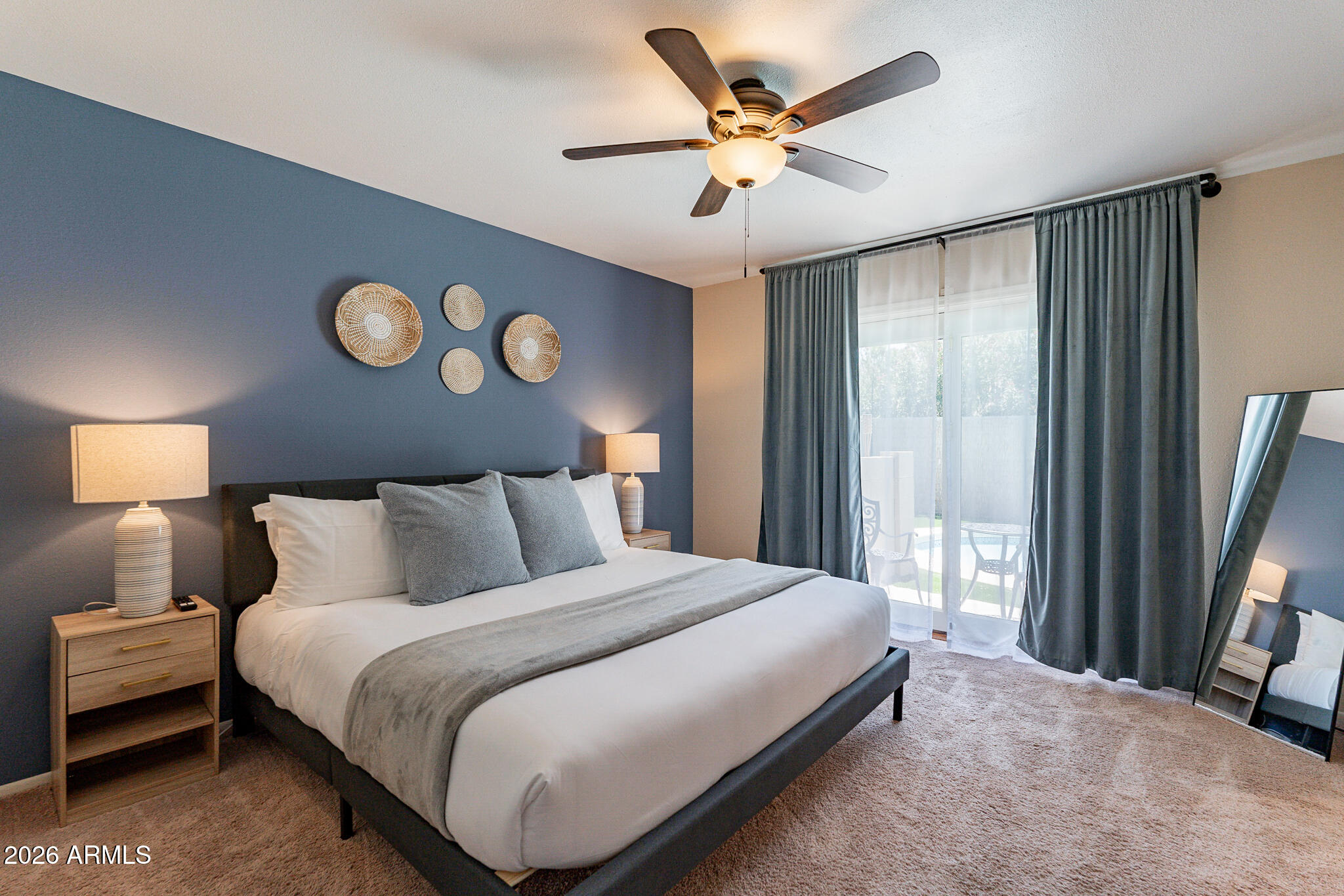 3911 W DESERT COVE Avenue