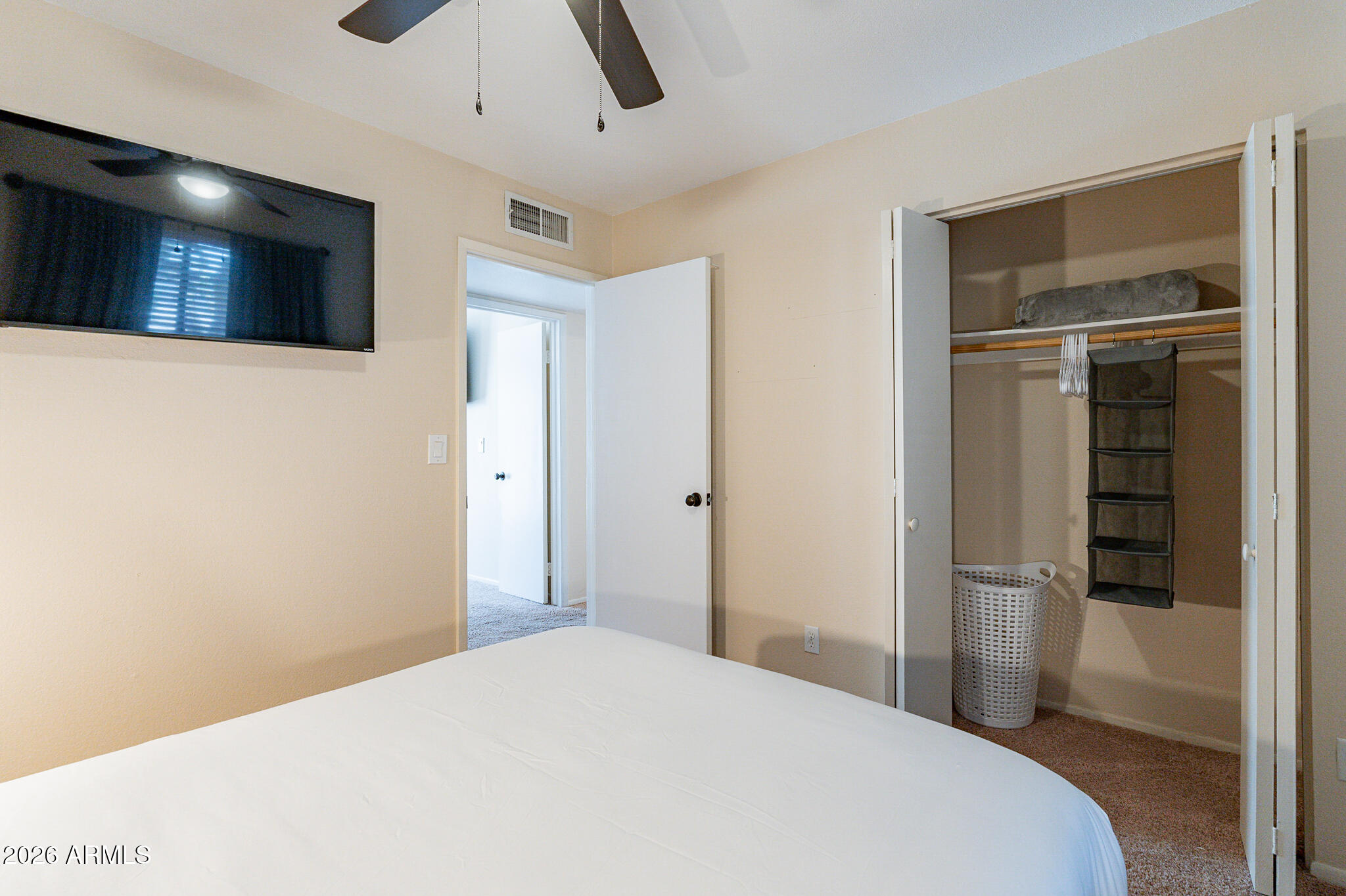 3911 W DESERT COVE Avenue