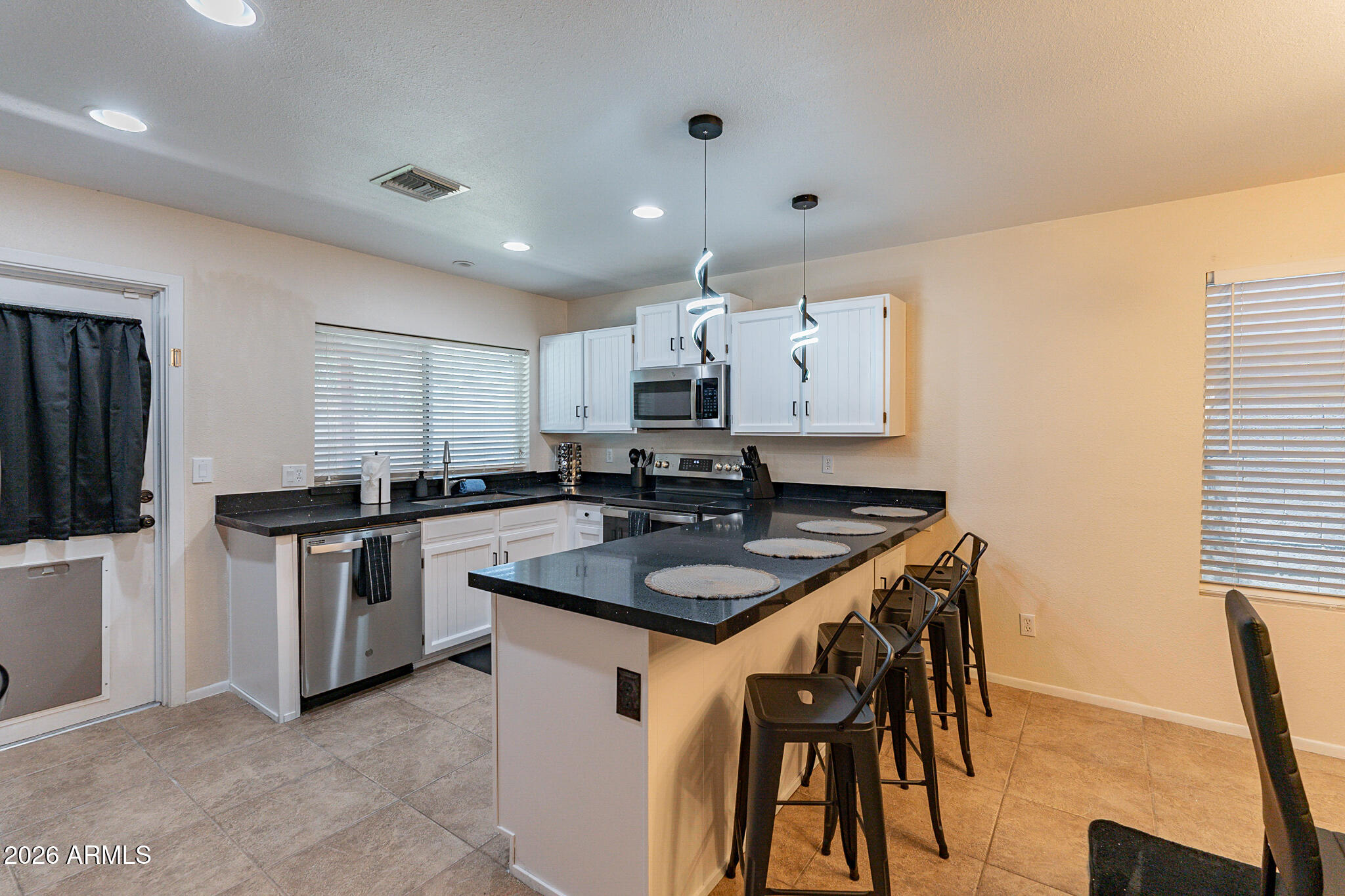 3911 W DESERT COVE Avenue