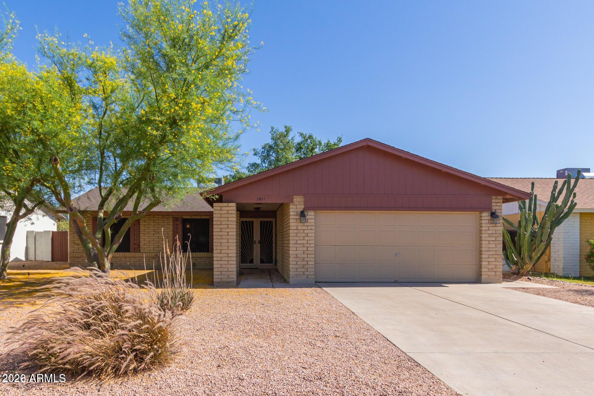 3911 W DESERT COVE Avenue