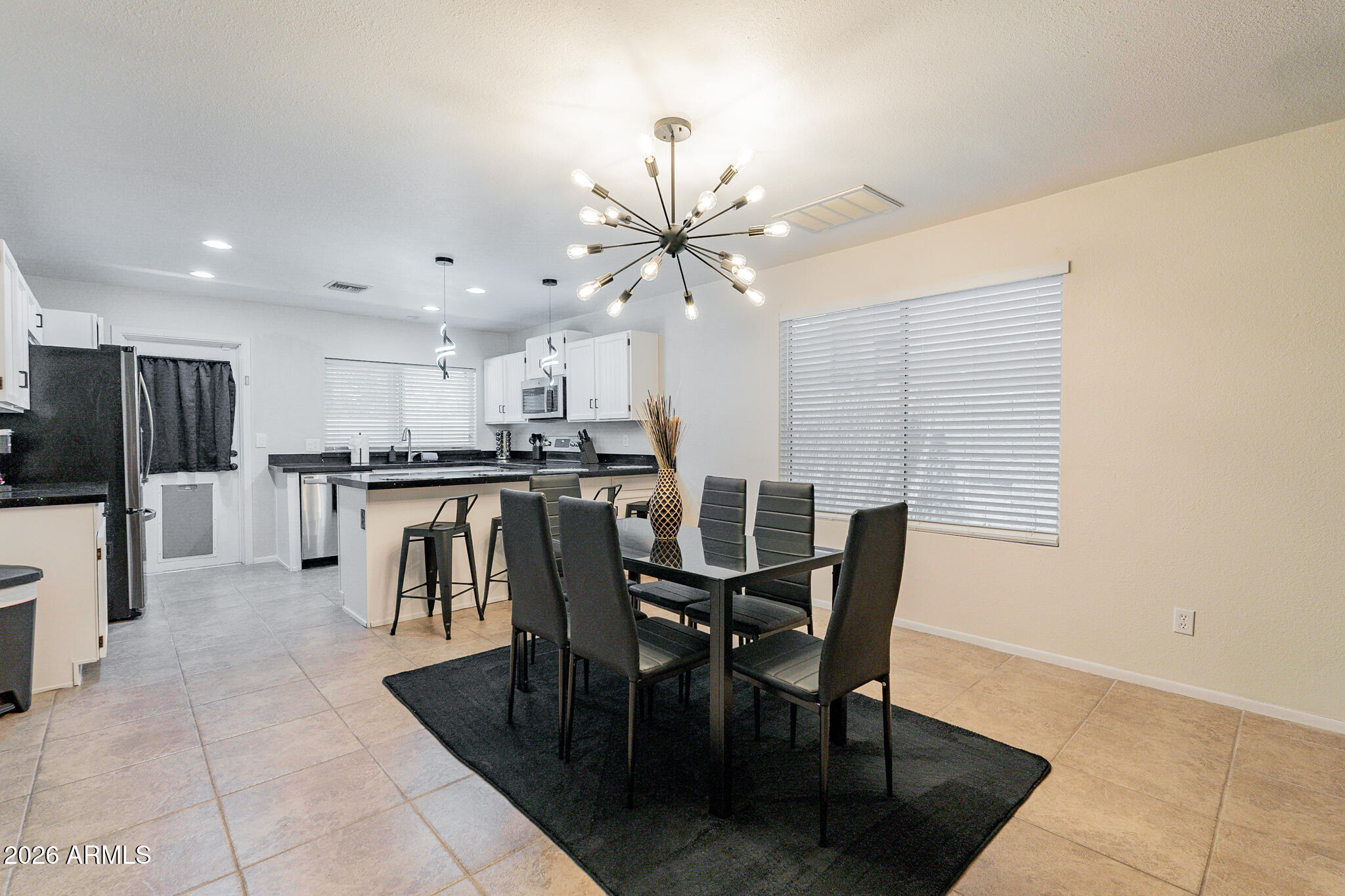 3911 W DESERT COVE Avenue