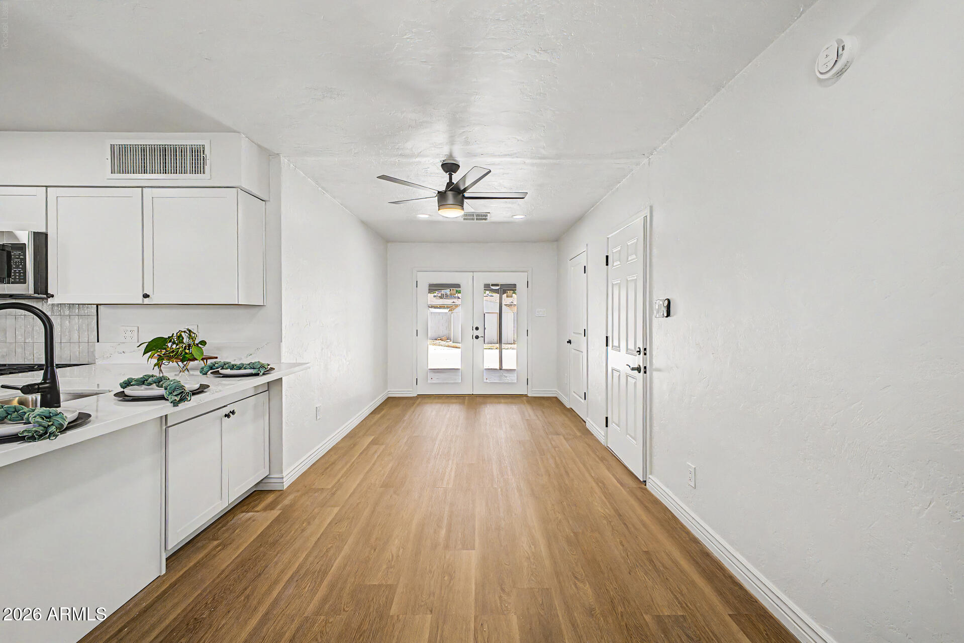 2141 W LAUREL Lane