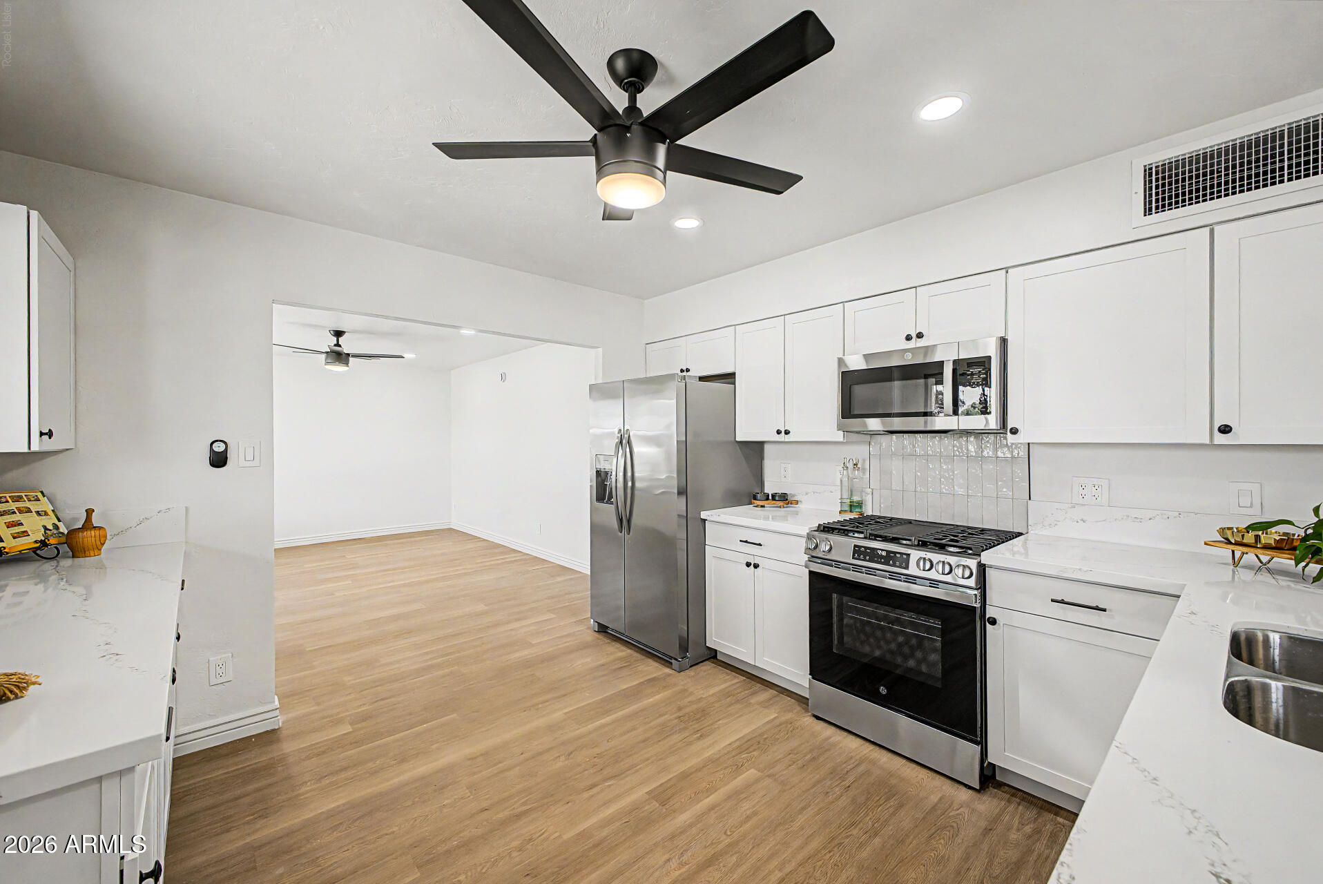 2141 W LAUREL Lane