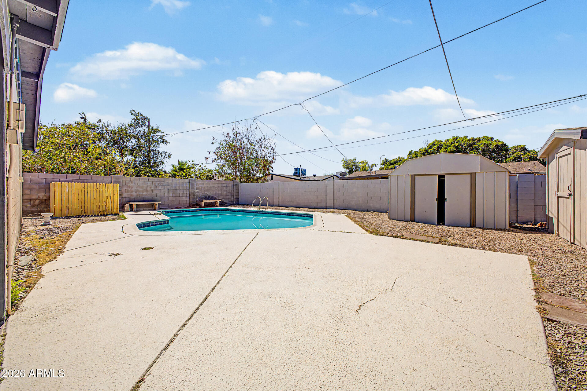 2141 W LAUREL Lane