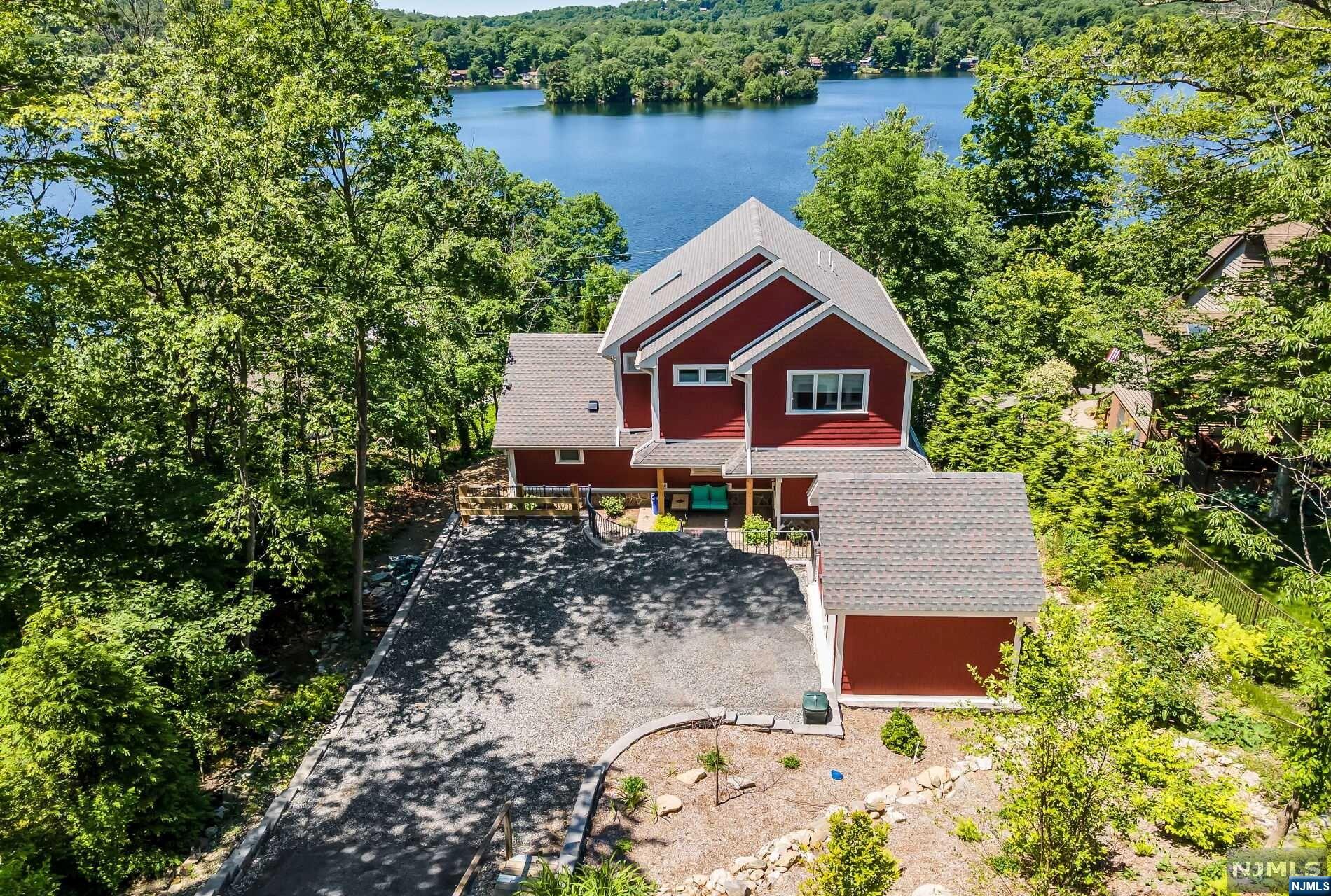 1044 E Lakeside Drive