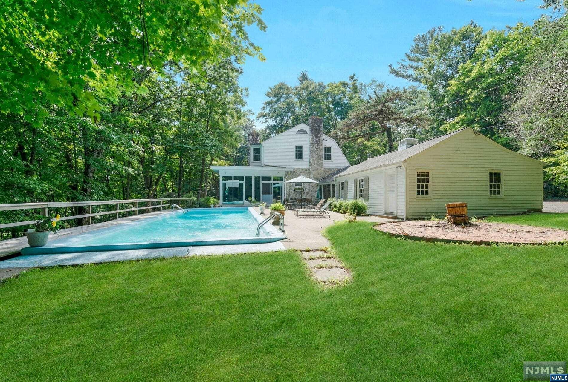 940 Loch Road