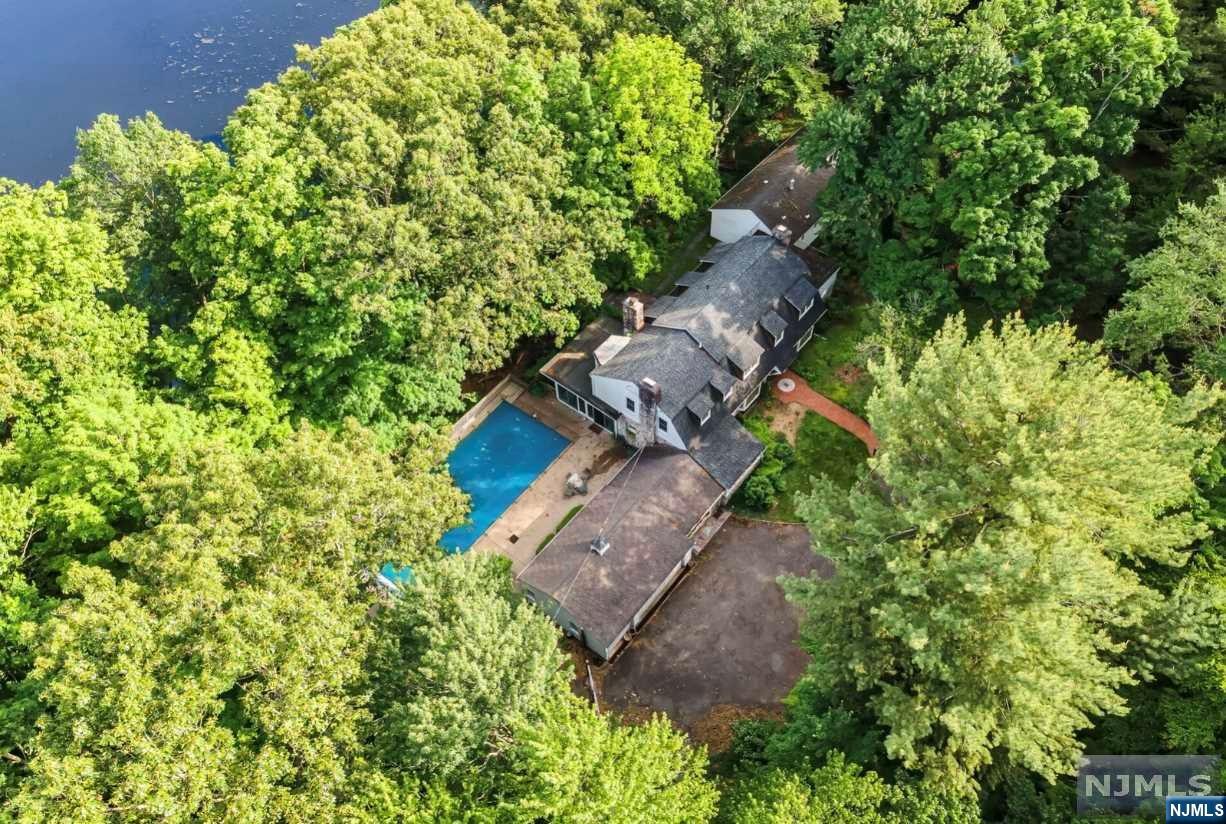 940 Loch Road